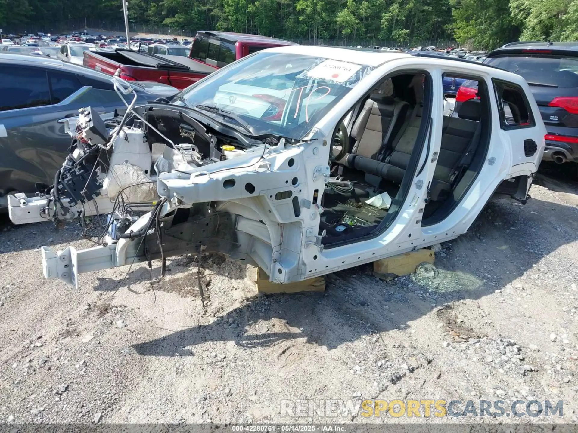 2 Photograph of a damaged car 1C4RJFN9XKC593656 JEEP GRAND CHEROKEE 2019