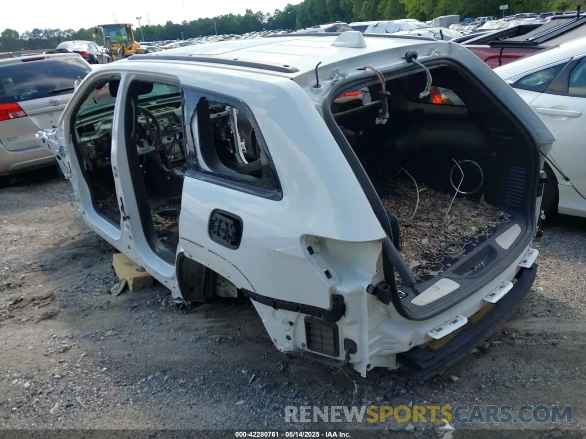 3 Photograph of a damaged car 1C4RJFN9XKC593656 JEEP GRAND CHEROKEE 2019