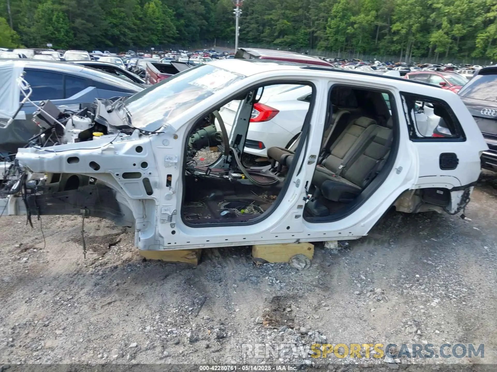 6 Photograph of a damaged car 1C4RJFN9XKC593656 JEEP GRAND CHEROKEE 2019