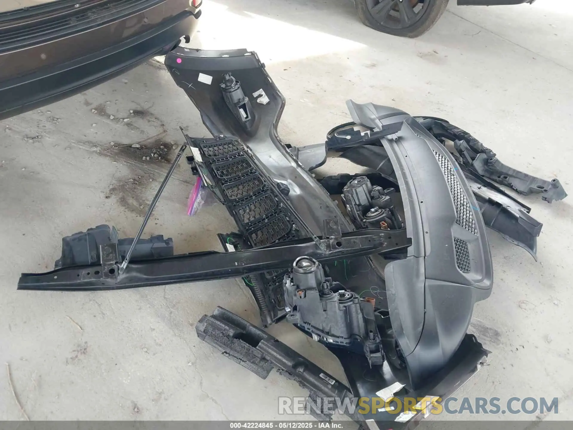 12 Photograph of a damaged car 1C4RJEAG0LC245865 JEEP GRAND CHEROKEE 2020