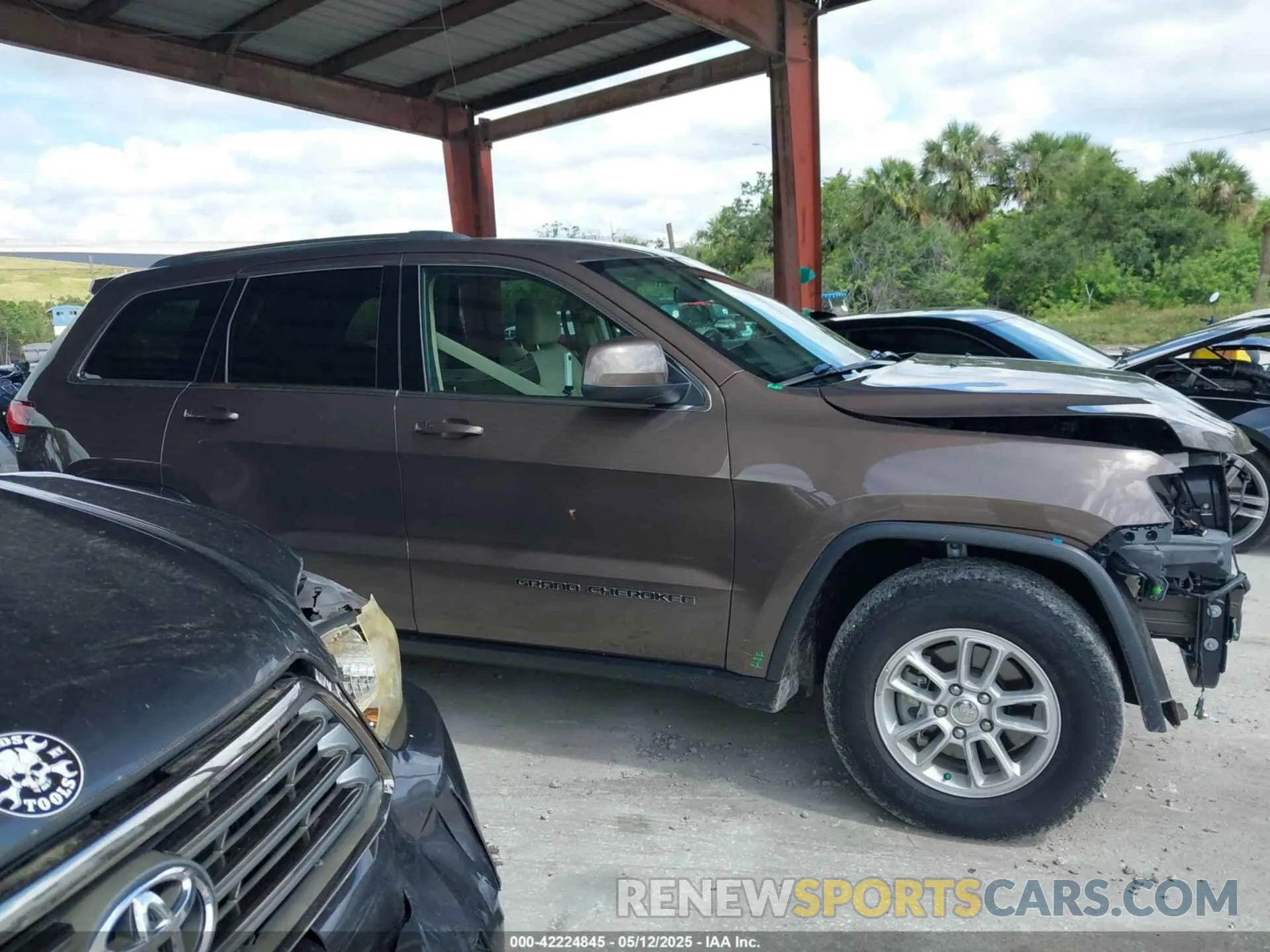 14 Photograph of a damaged car 1C4RJEAG0LC245865 JEEP GRAND CHEROKEE 2020