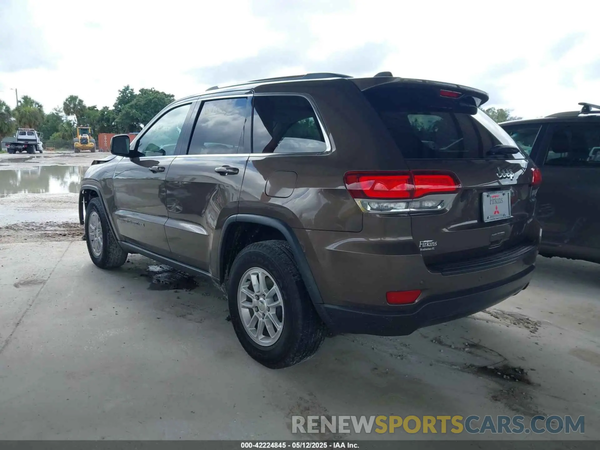 3 Photograph of a damaged car 1C4RJEAG0LC245865 JEEP GRAND CHEROKEE 2020