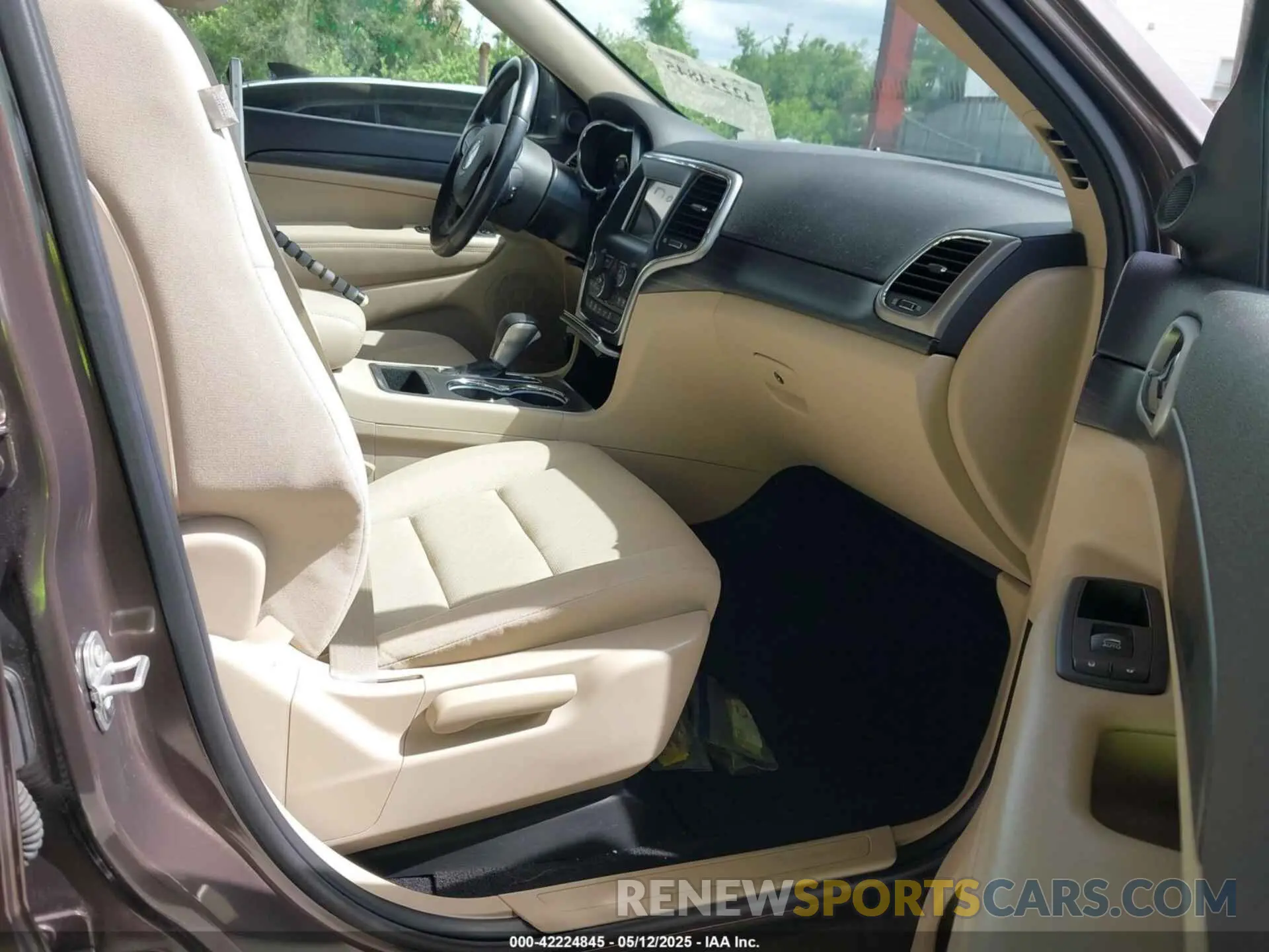 5 Photograph of a damaged car 1C4RJEAG0LC245865 JEEP GRAND CHEROKEE 2020