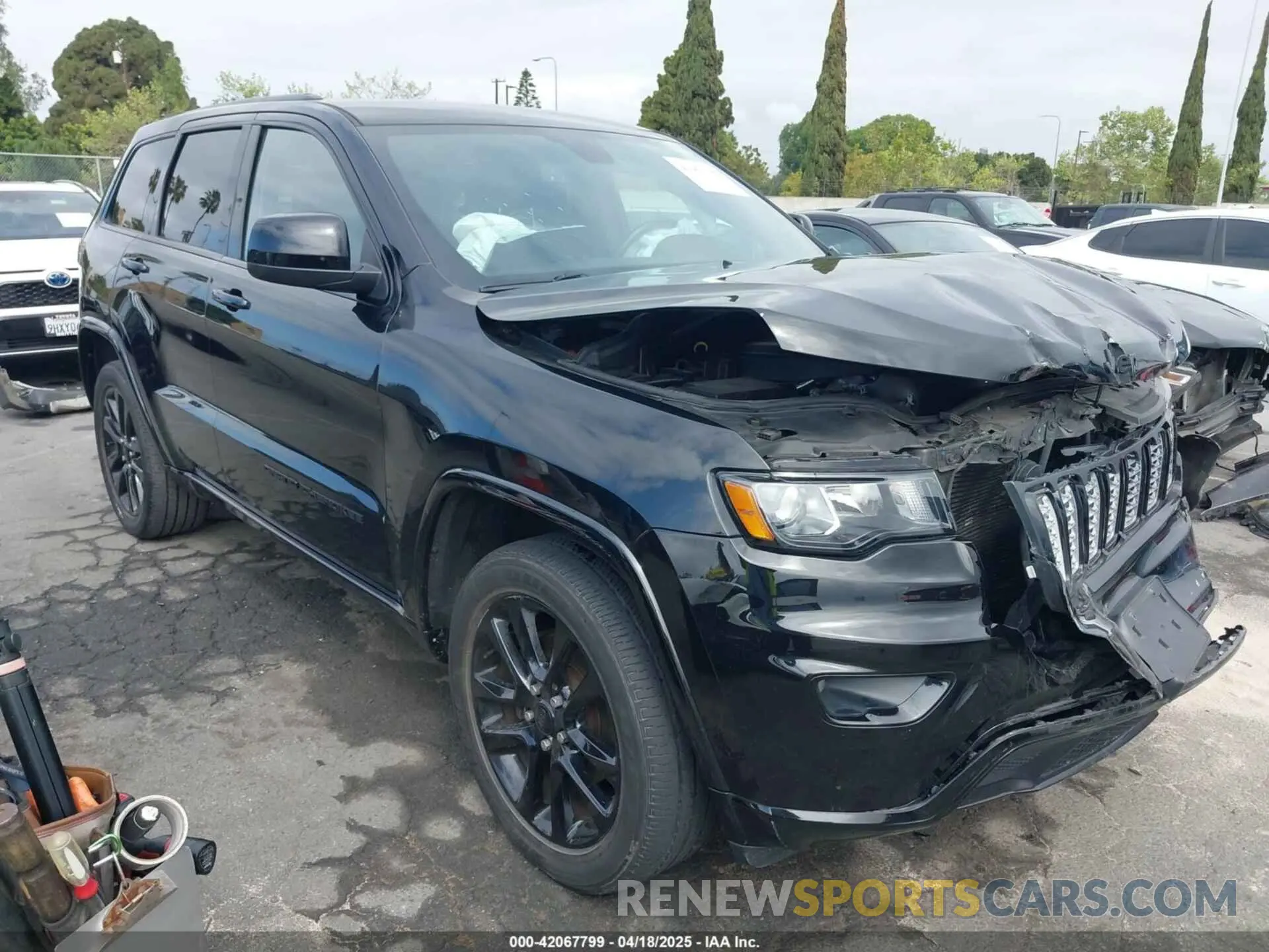 1 Photograph of a damaged car 1C4RJEAG1LC404795 JEEP GRAND CHEROKEE 2020