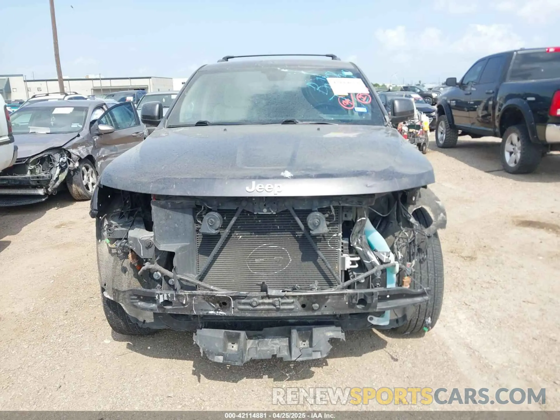 13 Photograph of a damaged car 1C4RJEAG2LC284912 JEEP GRAND CHEROKEE 2020