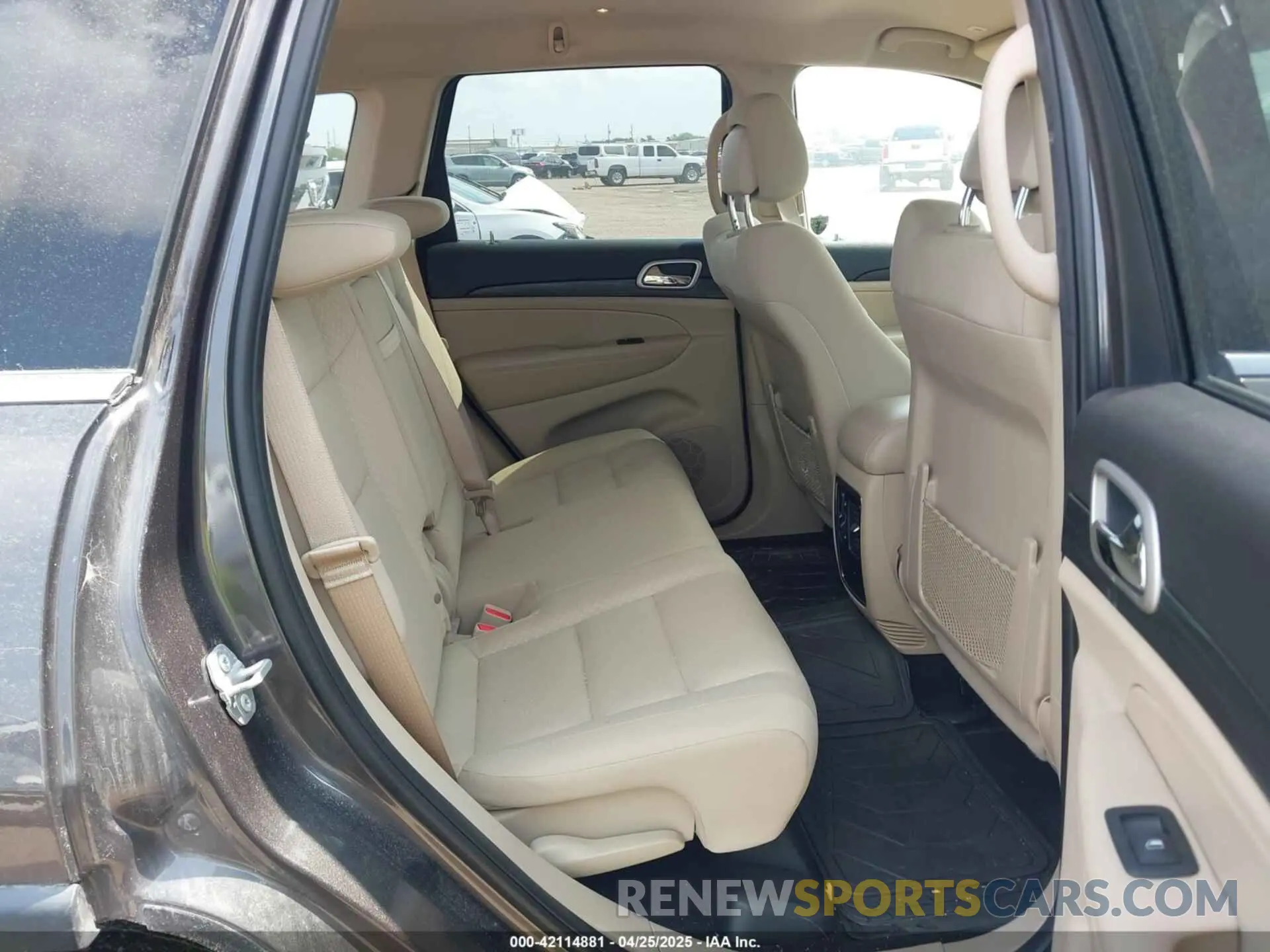 8 Photograph of a damaged car 1C4RJEAG2LC284912 JEEP GRAND CHEROKEE 2020