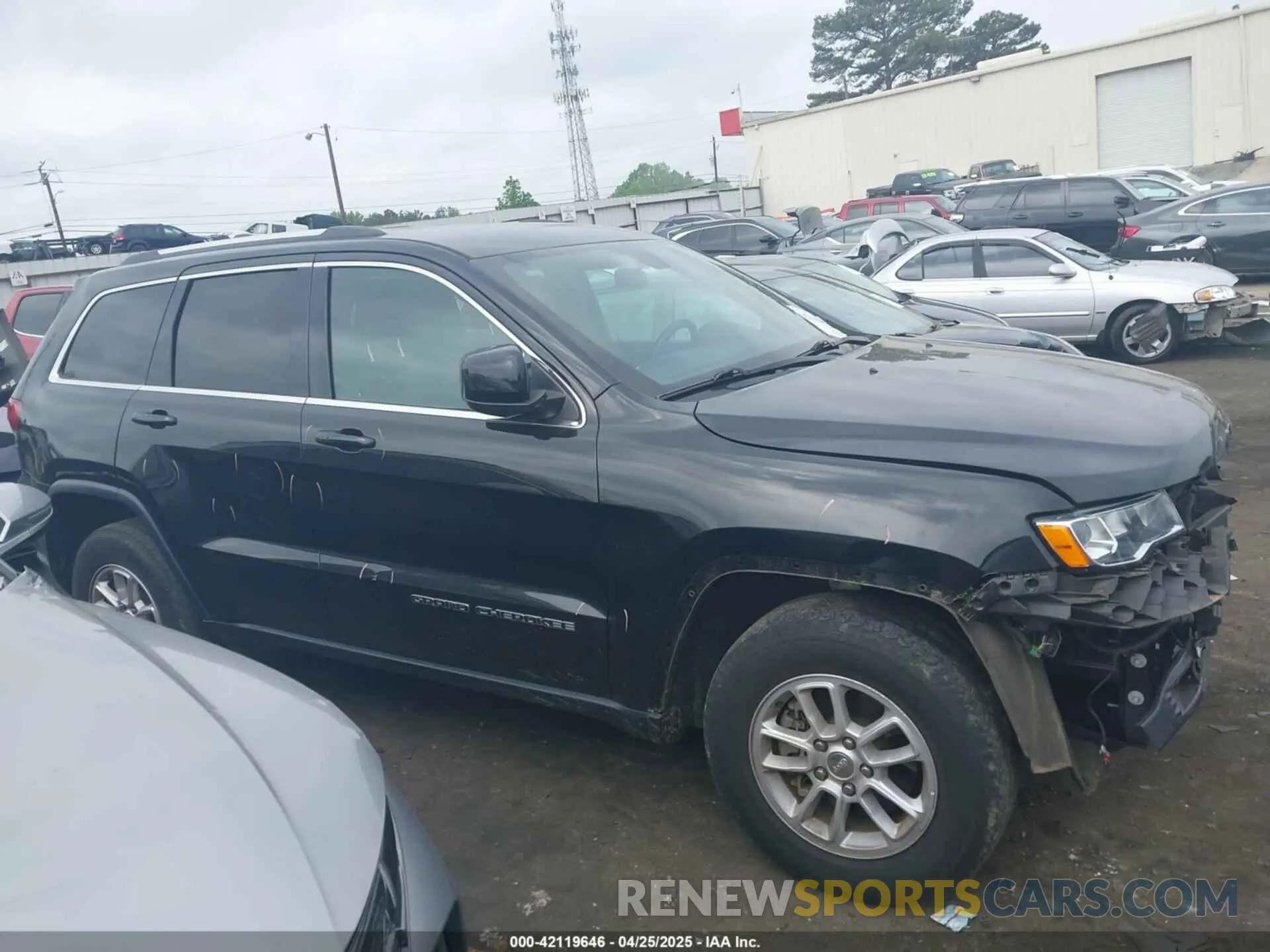 13 Photograph of a damaged car 1C4RJEAG4LC337660 JEEP GRAND CHEROKEE 2020