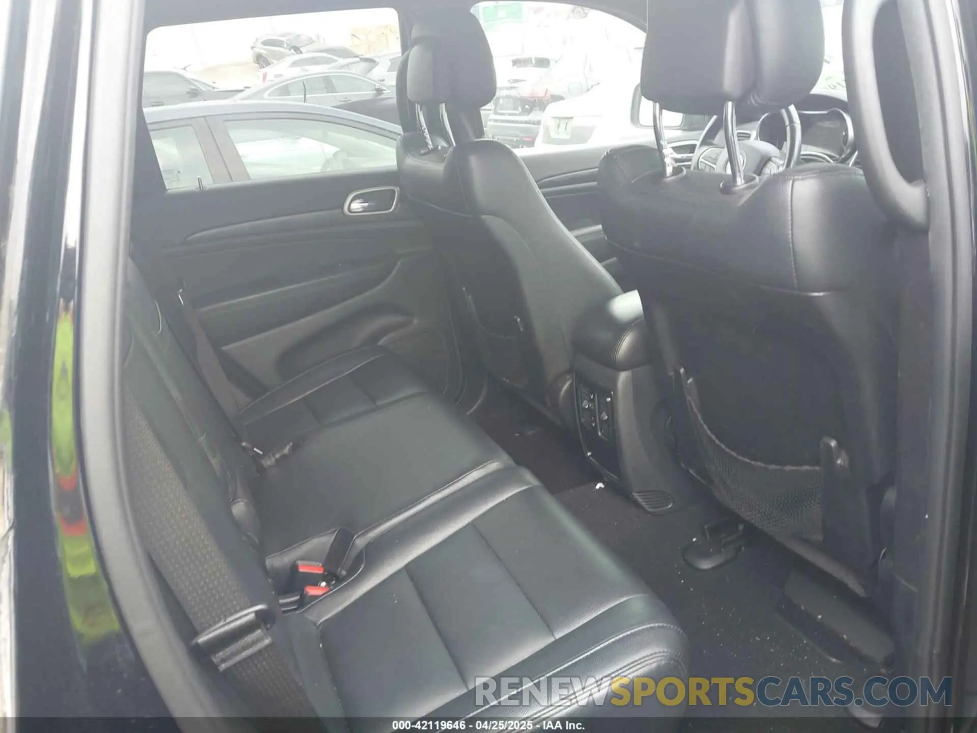 8 Photograph of a damaged car 1C4RJEAG4LC337660 JEEP GRAND CHEROKEE 2020