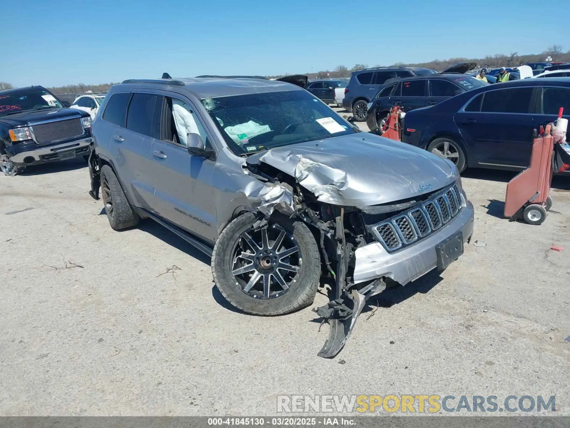 1 Photograph of a damaged car 1C4RJEAG6LC256742 JEEP GRAND CHEROKEE 2020