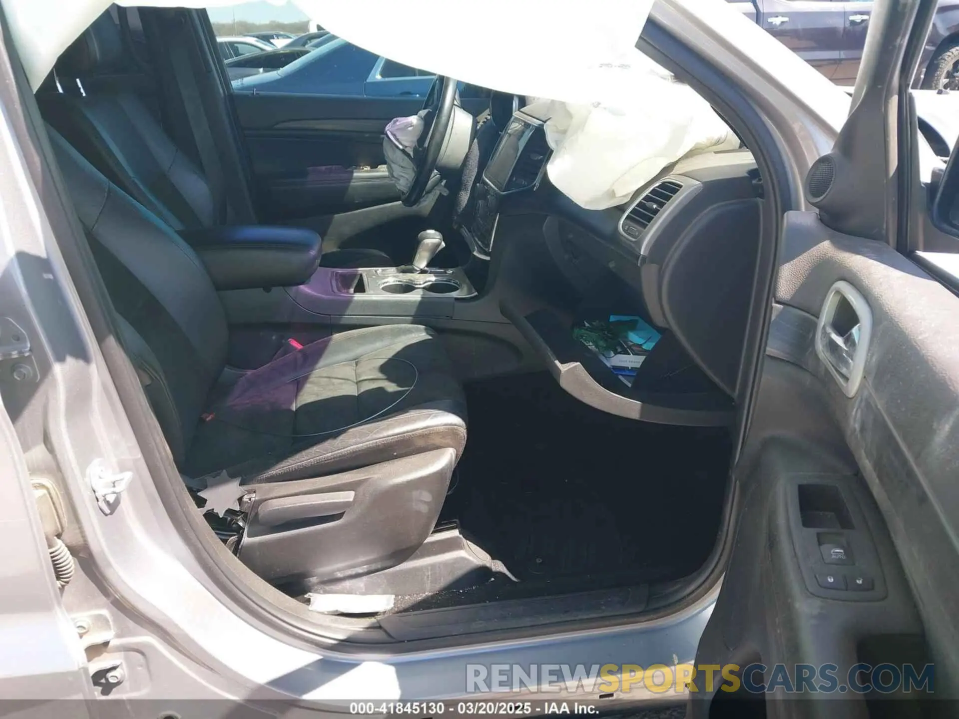 5 Photograph of a damaged car 1C4RJEAG6LC256742 JEEP GRAND CHEROKEE 2020