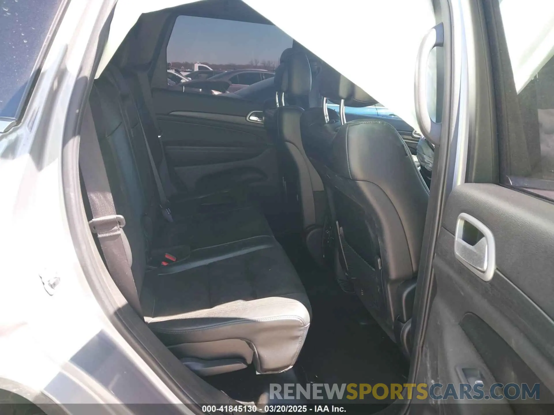 8 Photograph of a damaged car 1C4RJEAG6LC256742 JEEP GRAND CHEROKEE 2020