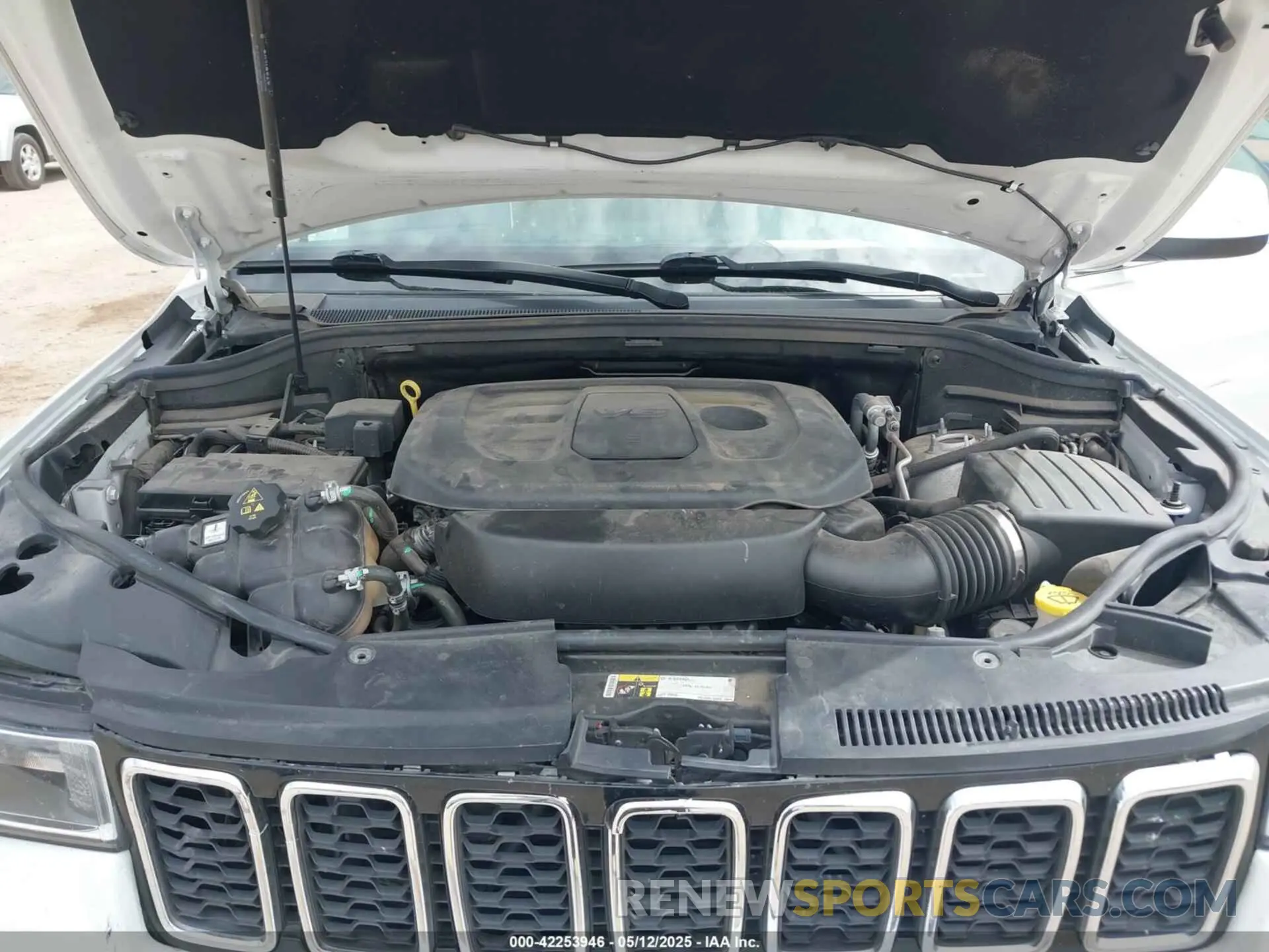 10 Photograph of a damaged car 1C4RJEAG7LC328824 JEEP GRAND CHEROKEE 2020