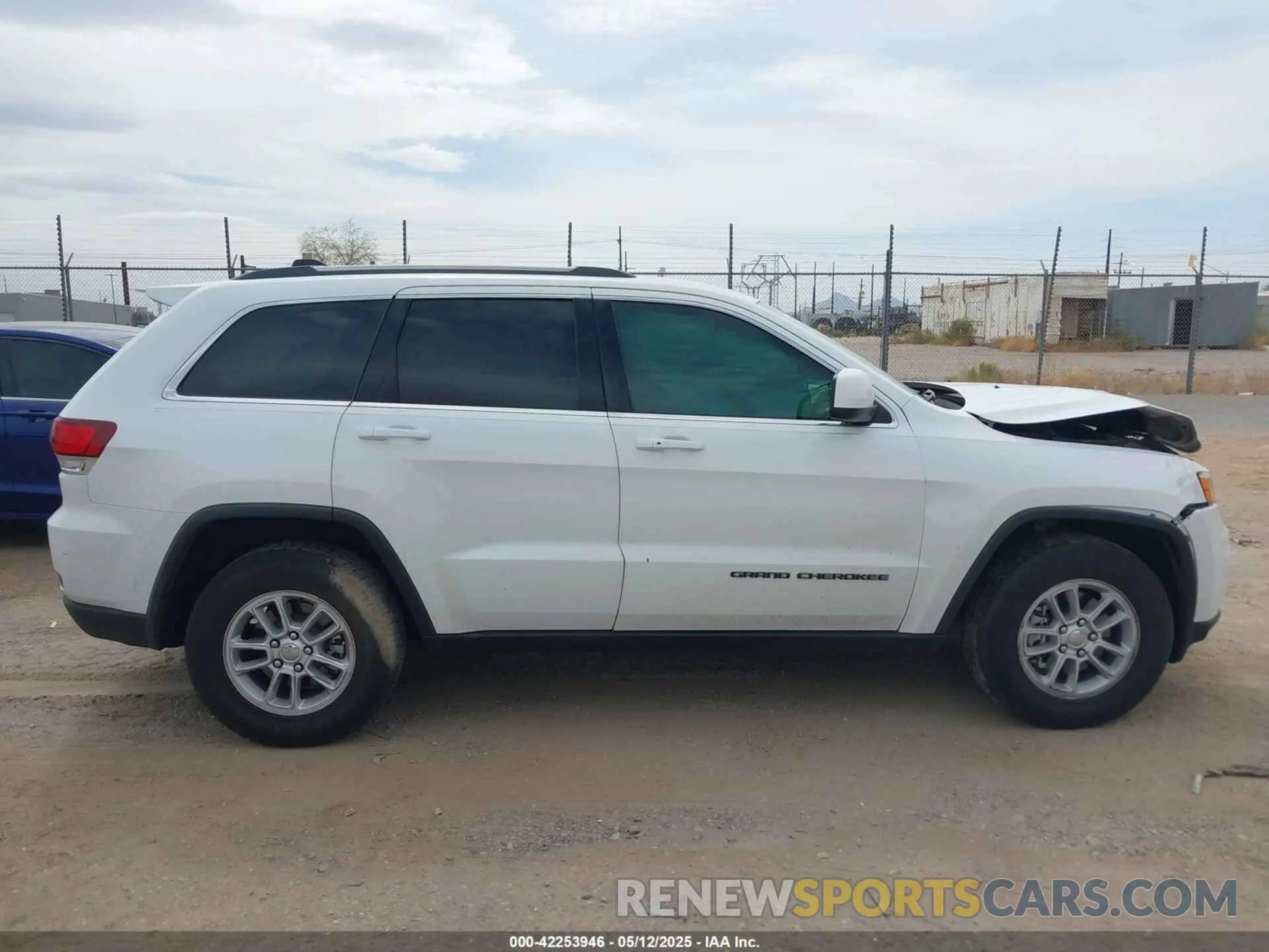 13 Photograph of a damaged car 1C4RJEAG7LC328824 JEEP GRAND CHEROKEE 2020