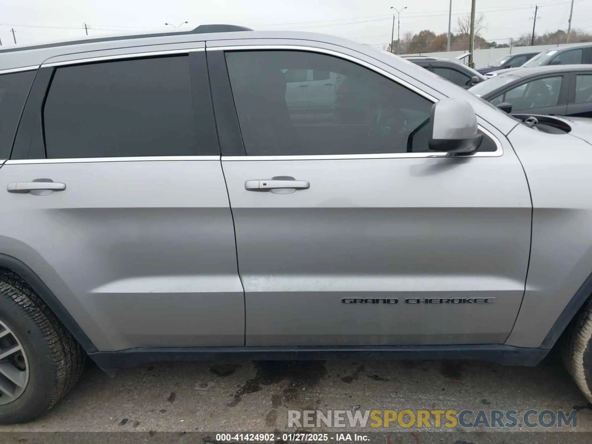 13 Photograph of a damaged car 1C4RJEAGXLC278453 JEEP GRAND CHEROKEE 2020