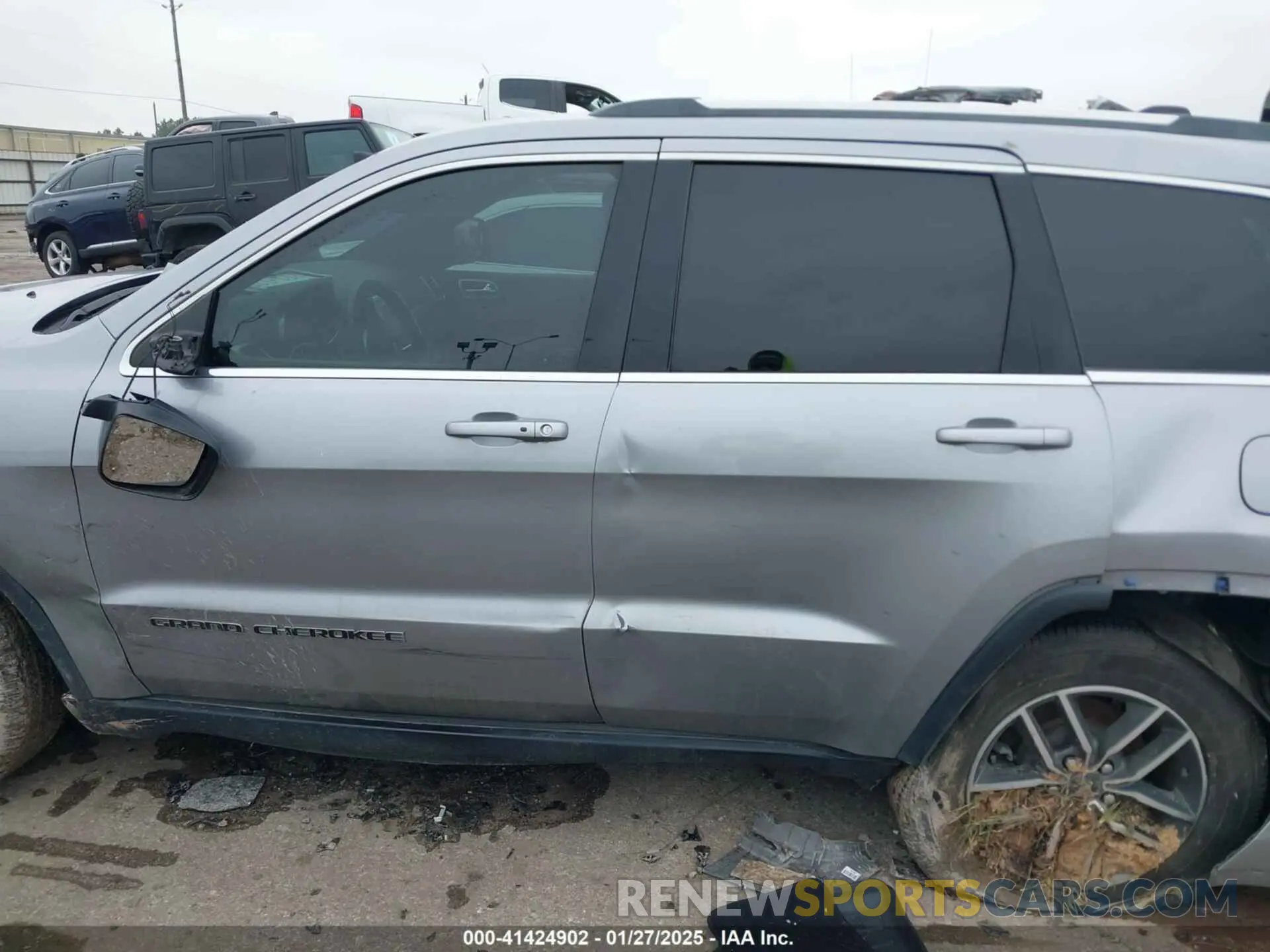 14 Photograph of a damaged car 1C4RJEAGXLC278453 JEEP GRAND CHEROKEE 2020