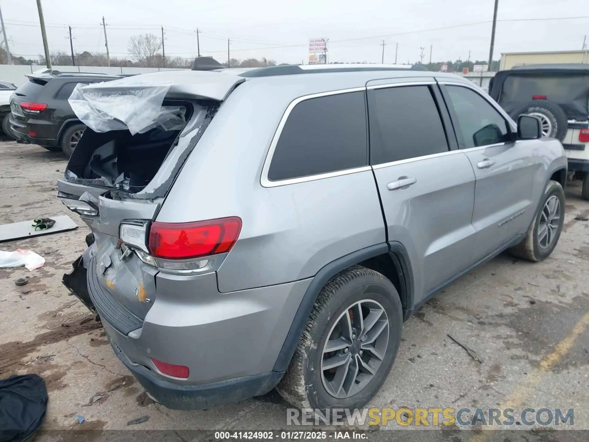 4 Photograph of a damaged car 1C4RJEAGXLC278453 JEEP GRAND CHEROKEE 2020