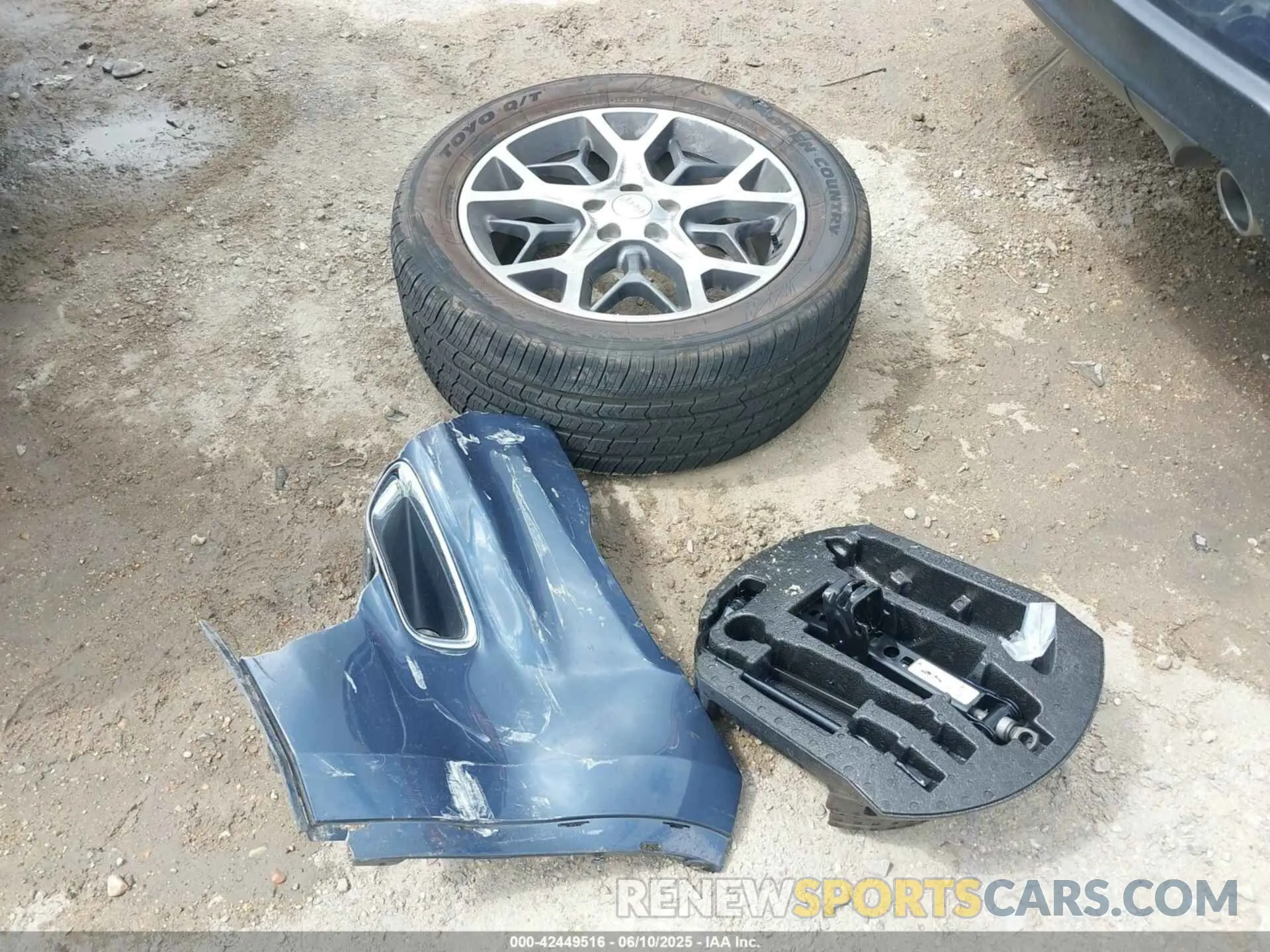 12 Photograph of a damaged car 1C4RJEBG0LC160846 JEEP GRAND CHEROKEE 2020