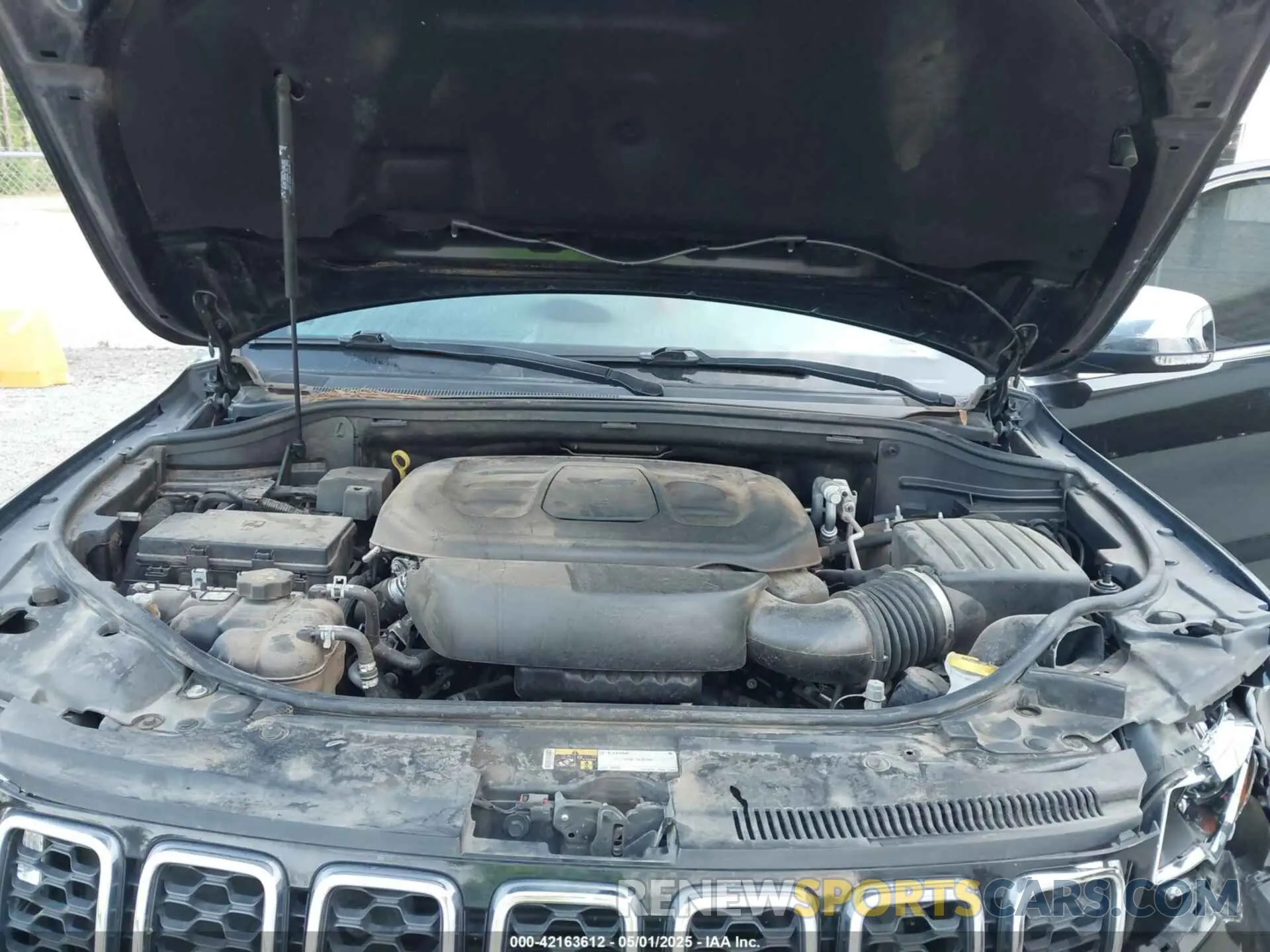 10 Photograph of a damaged car 1C4RJEBG0LC305867 JEEP GRAND CHEROKEE 2020