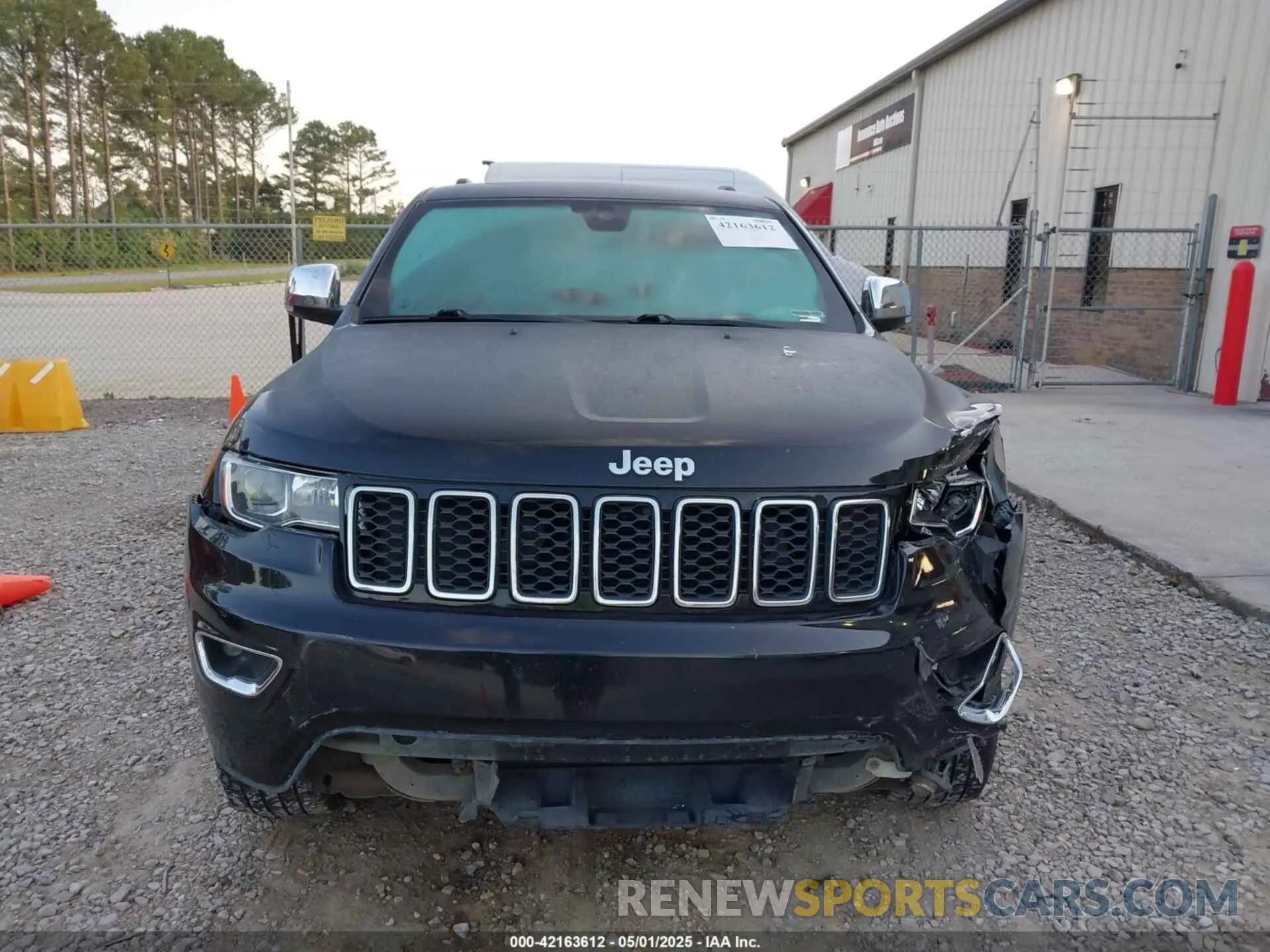 12 Photograph of a damaged car 1C4RJEBG0LC305867 JEEP GRAND CHEROKEE 2020