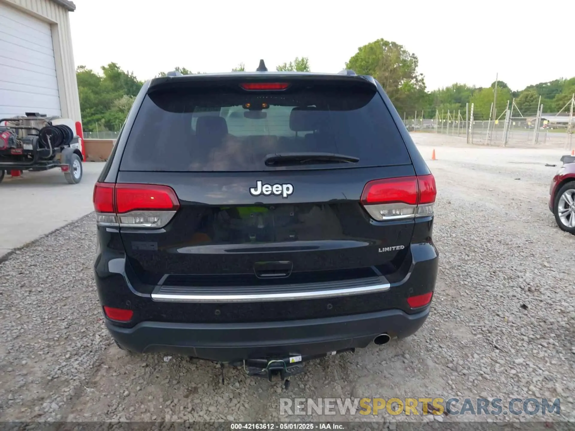 16 Photograph of a damaged car 1C4RJEBG0LC305867 JEEP GRAND CHEROKEE 2020