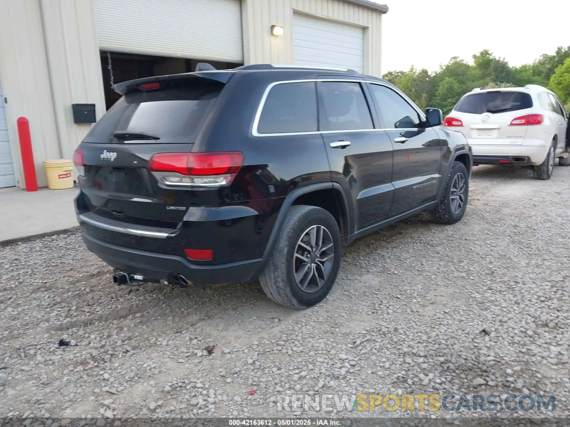 4 Photograph of a damaged car 1C4RJEBG0LC305867 JEEP GRAND CHEROKEE 2020