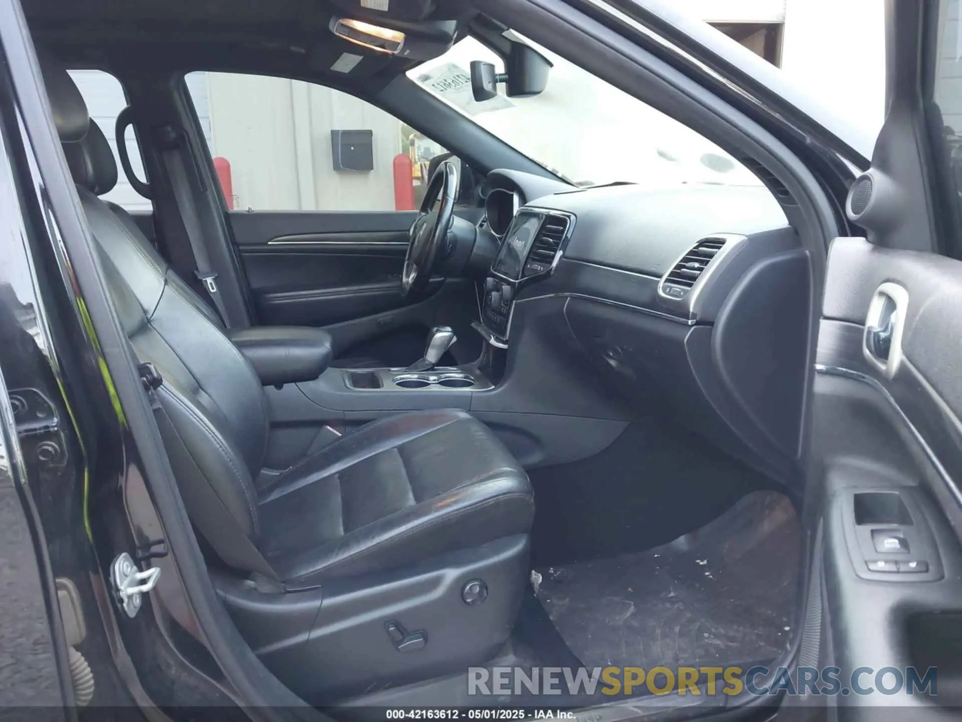 5 Photograph of a damaged car 1C4RJEBG0LC305867 JEEP GRAND CHEROKEE 2020