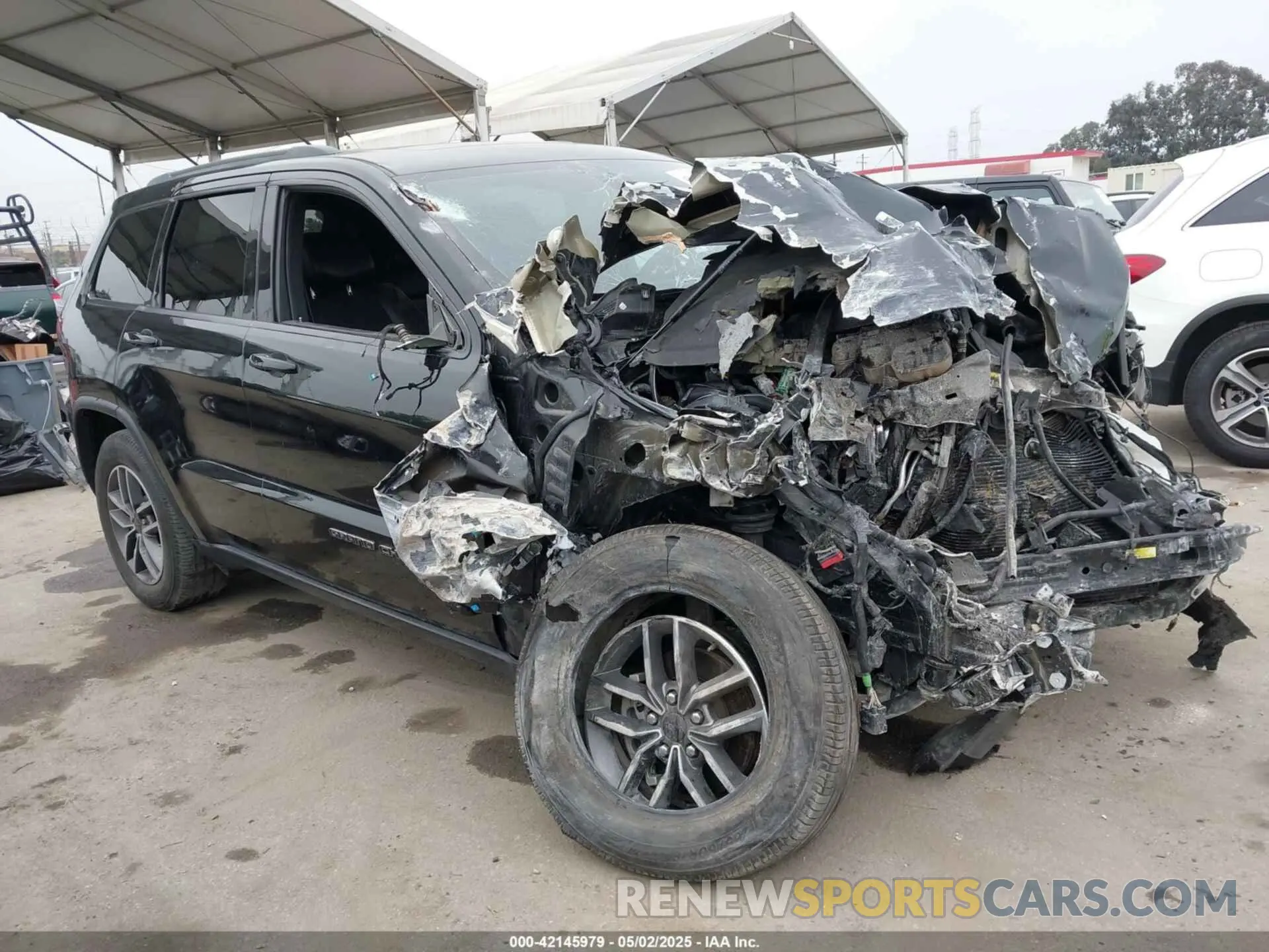 1 Photograph of a damaged car 1C4RJEBG2LC181634 JEEP GRAND CHEROKEE 2020