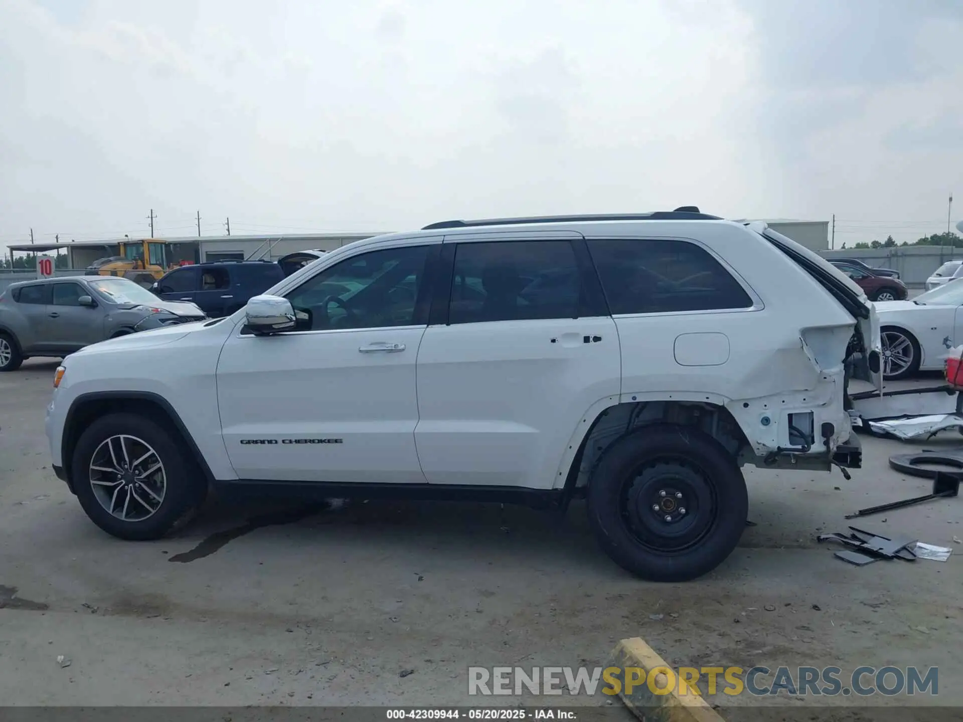 15 Photograph of a damaged car 1C4RJEBG2LC268496 JEEP GRAND CHEROKEE 2020