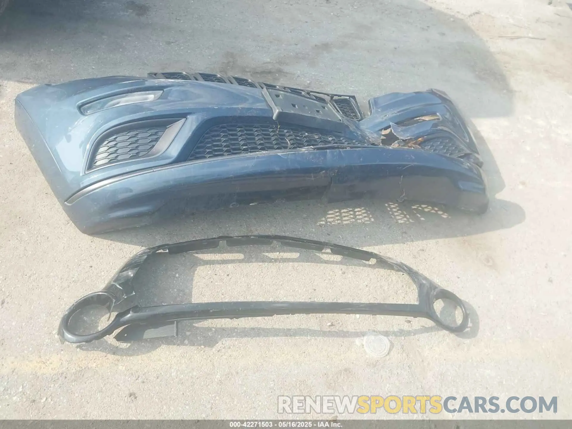 11 Photograph of a damaged car 1C4RJEBG3LC371068 JEEP GRAND CHEROKEE 2020
