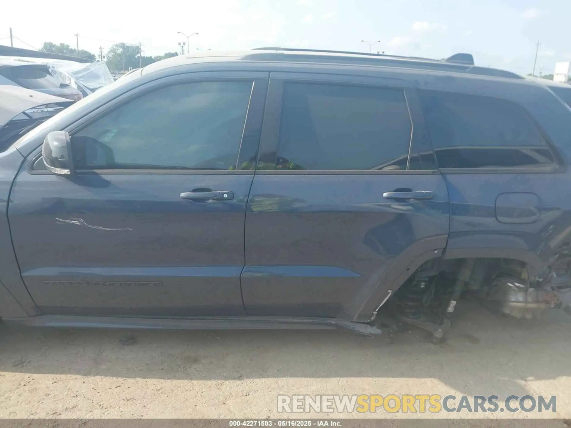 14 Photograph of a damaged car 1C4RJEBG3LC371068 JEEP GRAND CHEROKEE 2020