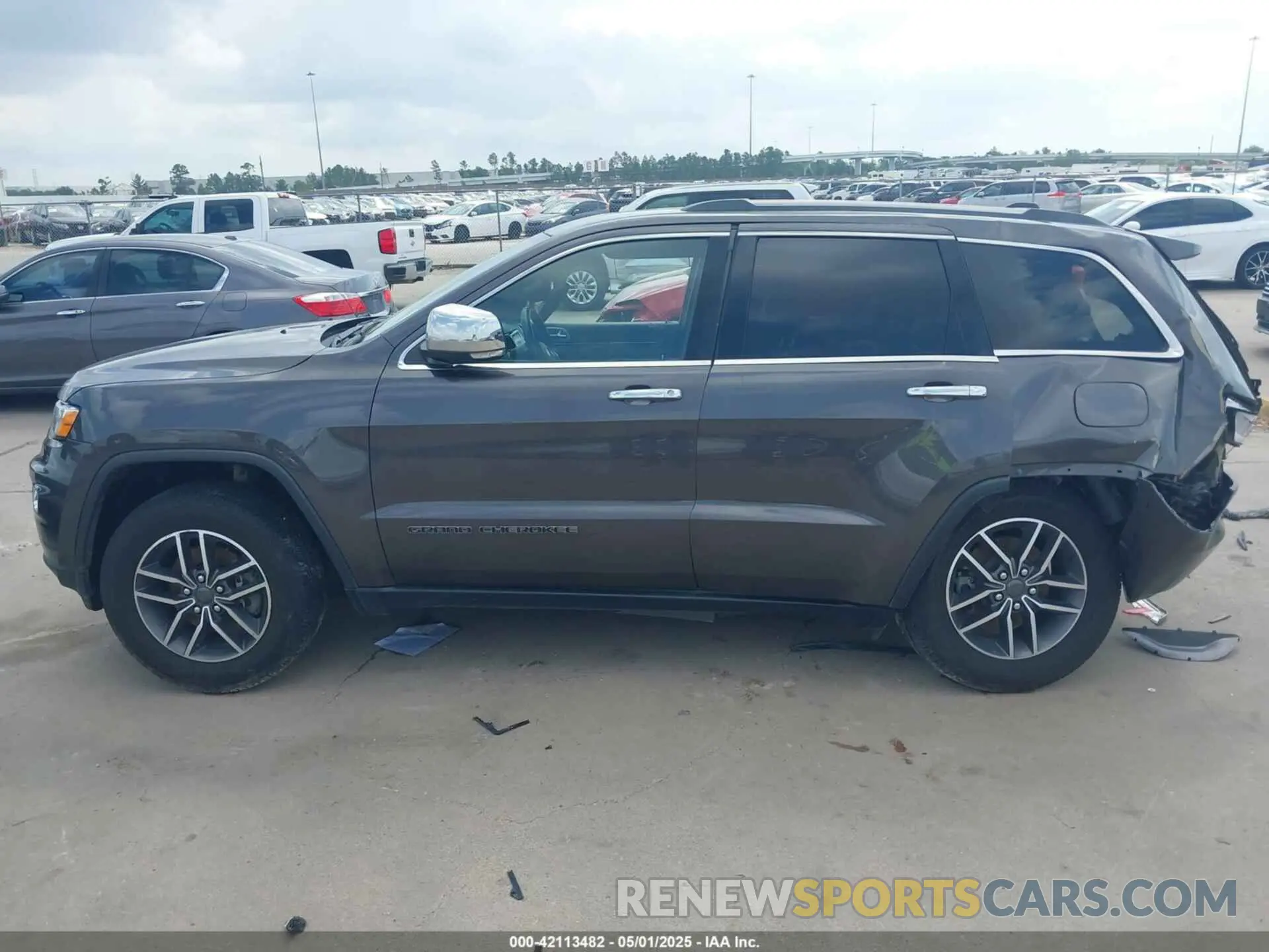 14 Photograph of a damaged car 1C4RJEBG4LC295201 JEEP GRAND CHEROKEE 2020