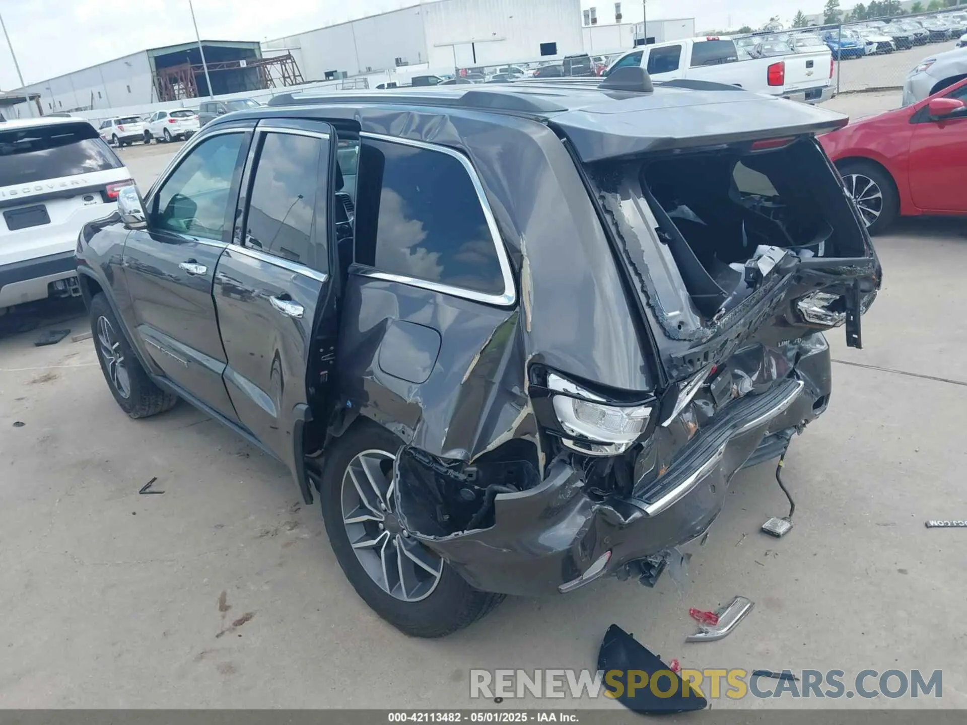3 Photograph of a damaged car 1C4RJEBG4LC295201 JEEP GRAND CHEROKEE 2020