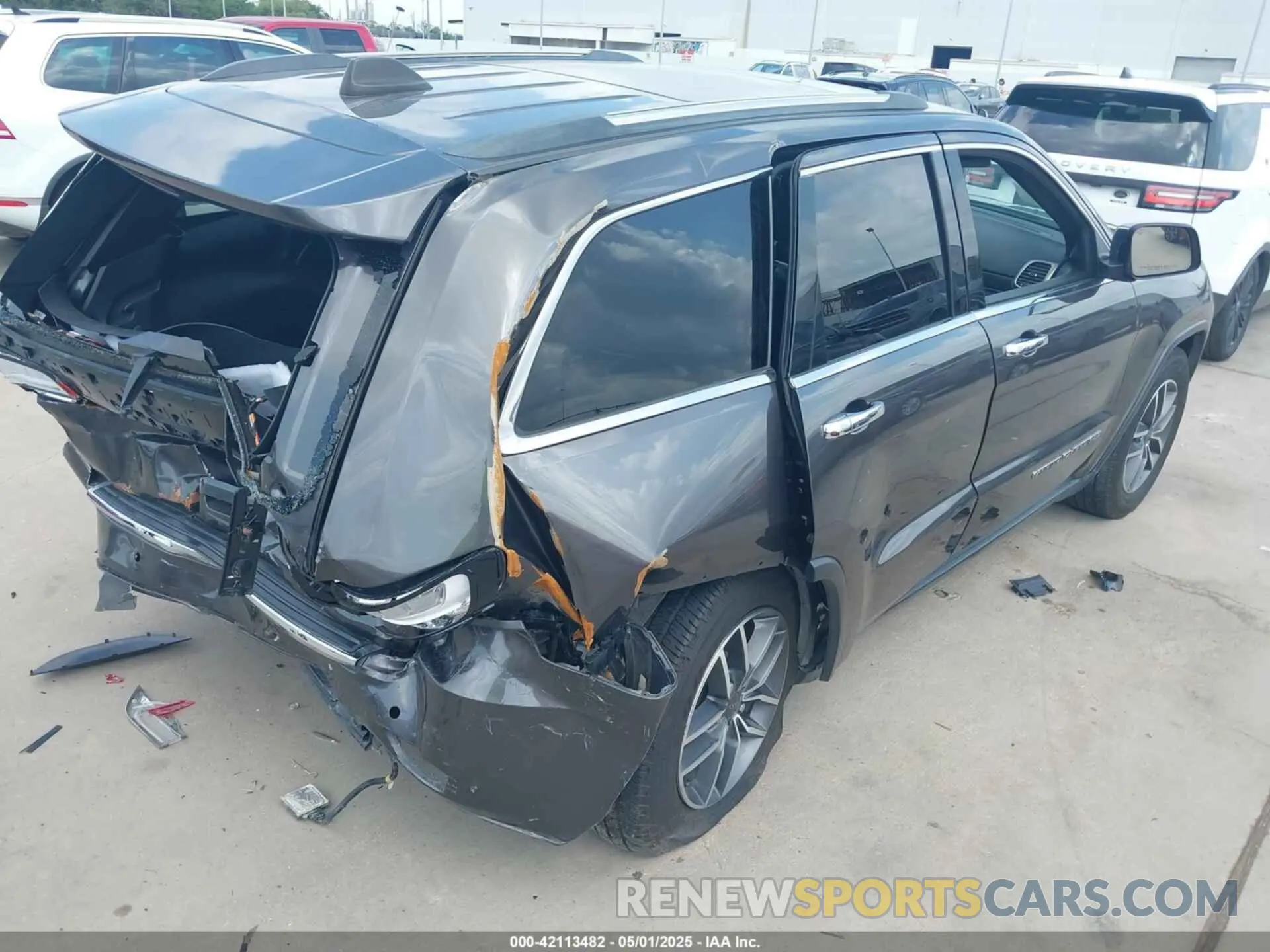 4 Photograph of a damaged car 1C4RJEBG4LC295201 JEEP GRAND CHEROKEE 2020