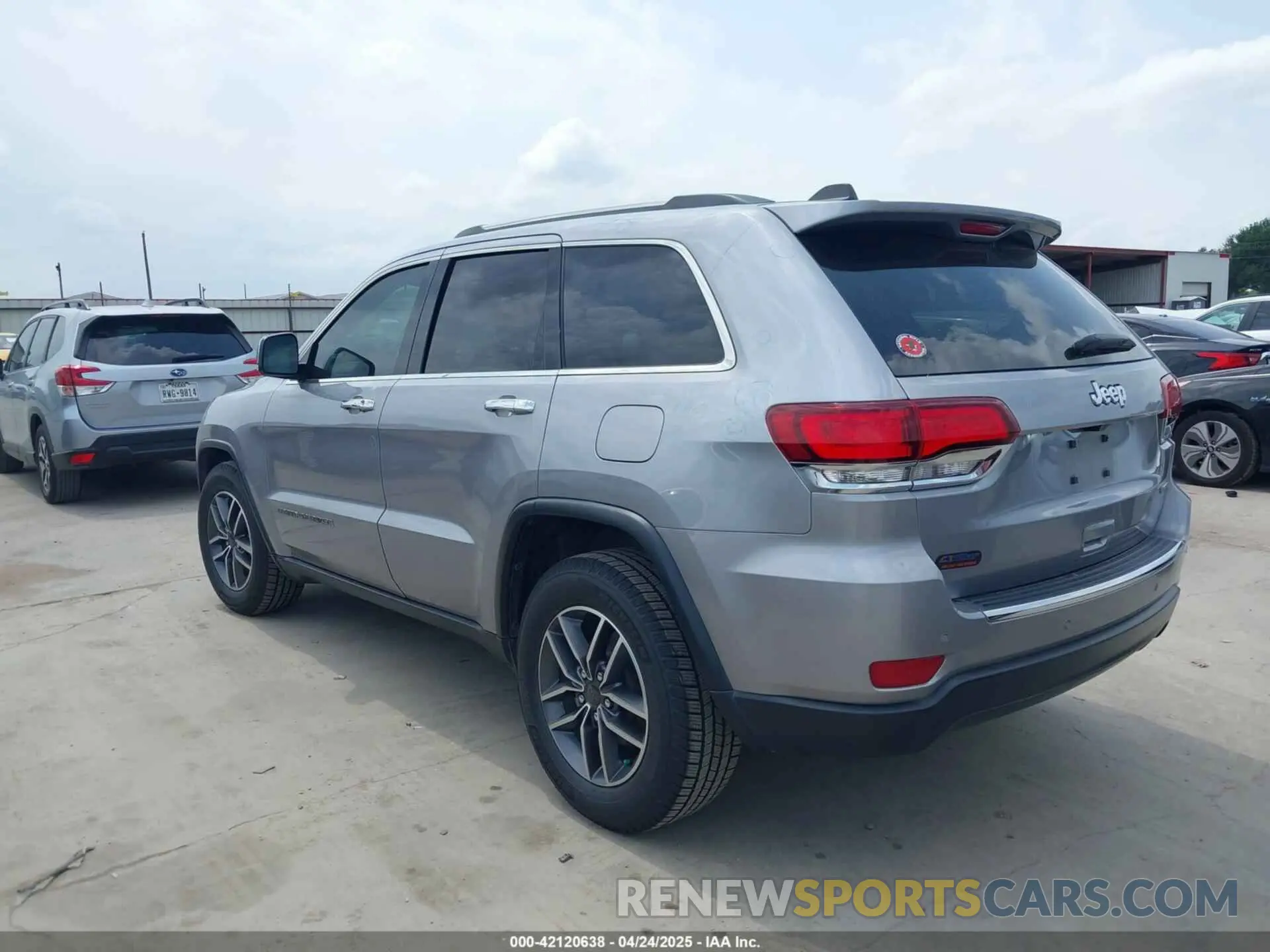 3 Photograph of a damaged car 1C4RJEBG4LC372293 JEEP GRAND CHEROKEE 2020