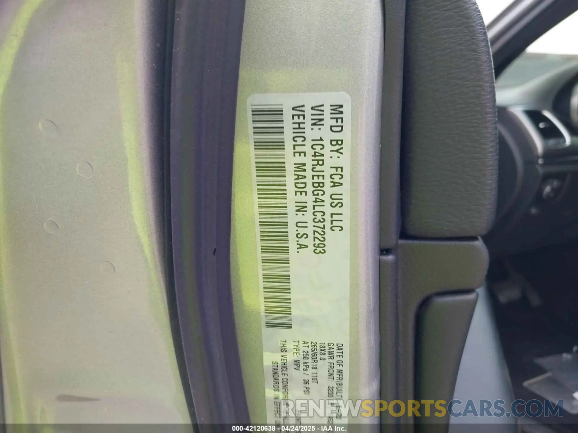 9 Photograph of a damaged car 1C4RJEBG4LC372293 JEEP GRAND CHEROKEE 2020