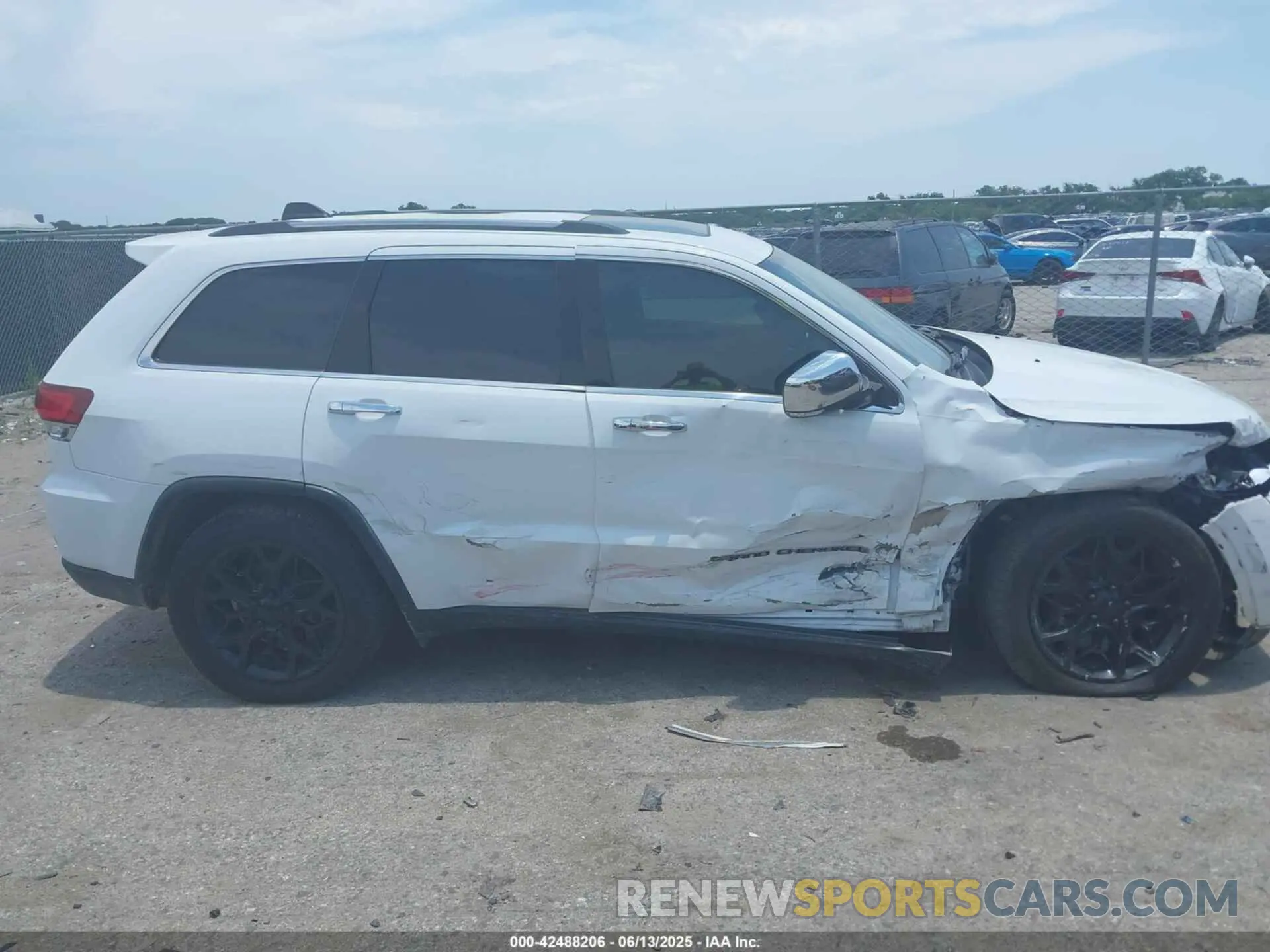 13 Photograph of a damaged car 1C4RJEBG5LC140043 JEEP GRAND CHEROKEE 2020