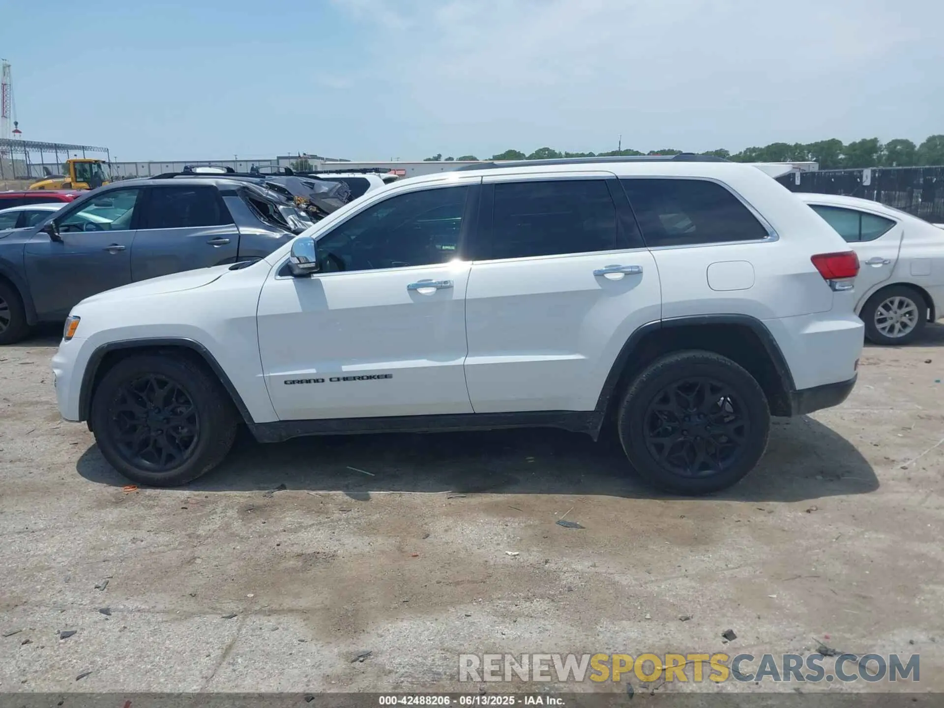 14 Photograph of a damaged car 1C4RJEBG5LC140043 JEEP GRAND CHEROKEE 2020