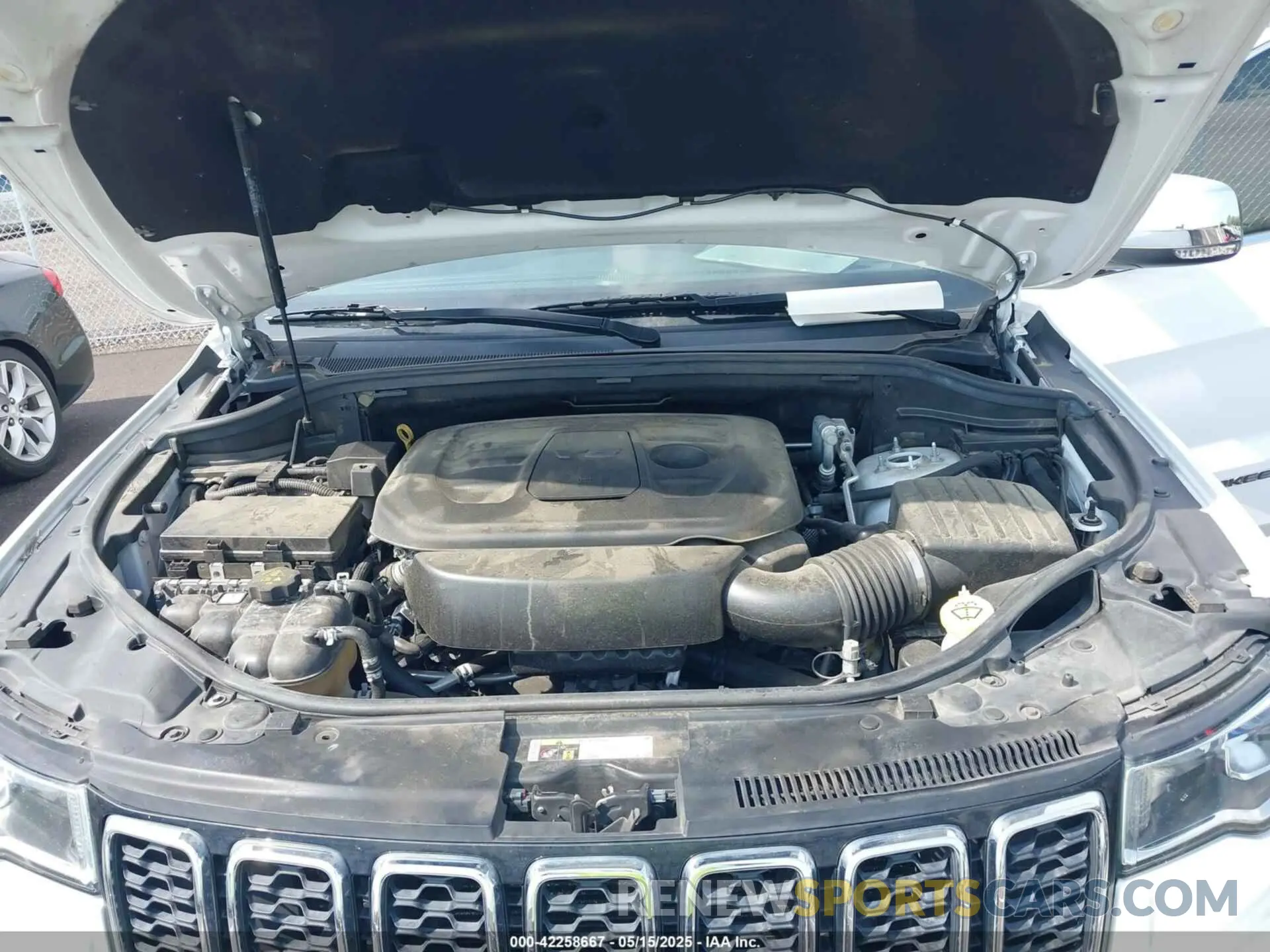 10 Photograph of a damaged car 1C4RJEBG5LC295384 JEEP GRAND CHEROKEE 2020