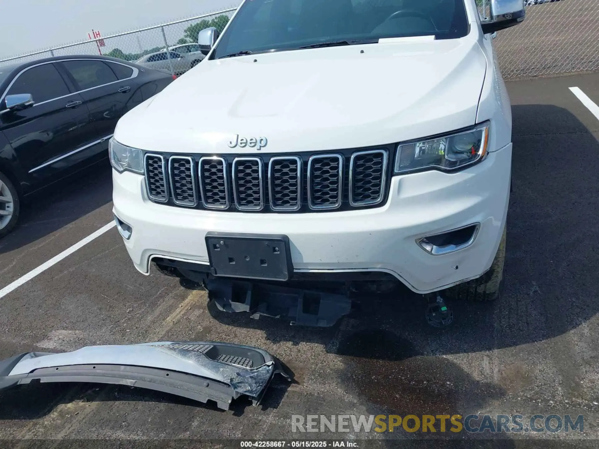 11 Photograph of a damaged car 1C4RJEBG5LC295384 JEEP GRAND CHEROKEE 2020