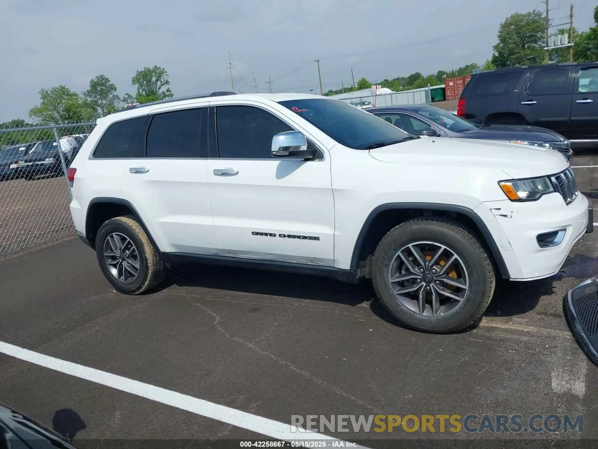 12 Photograph of a damaged car 1C4RJEBG5LC295384 JEEP GRAND CHEROKEE 2020