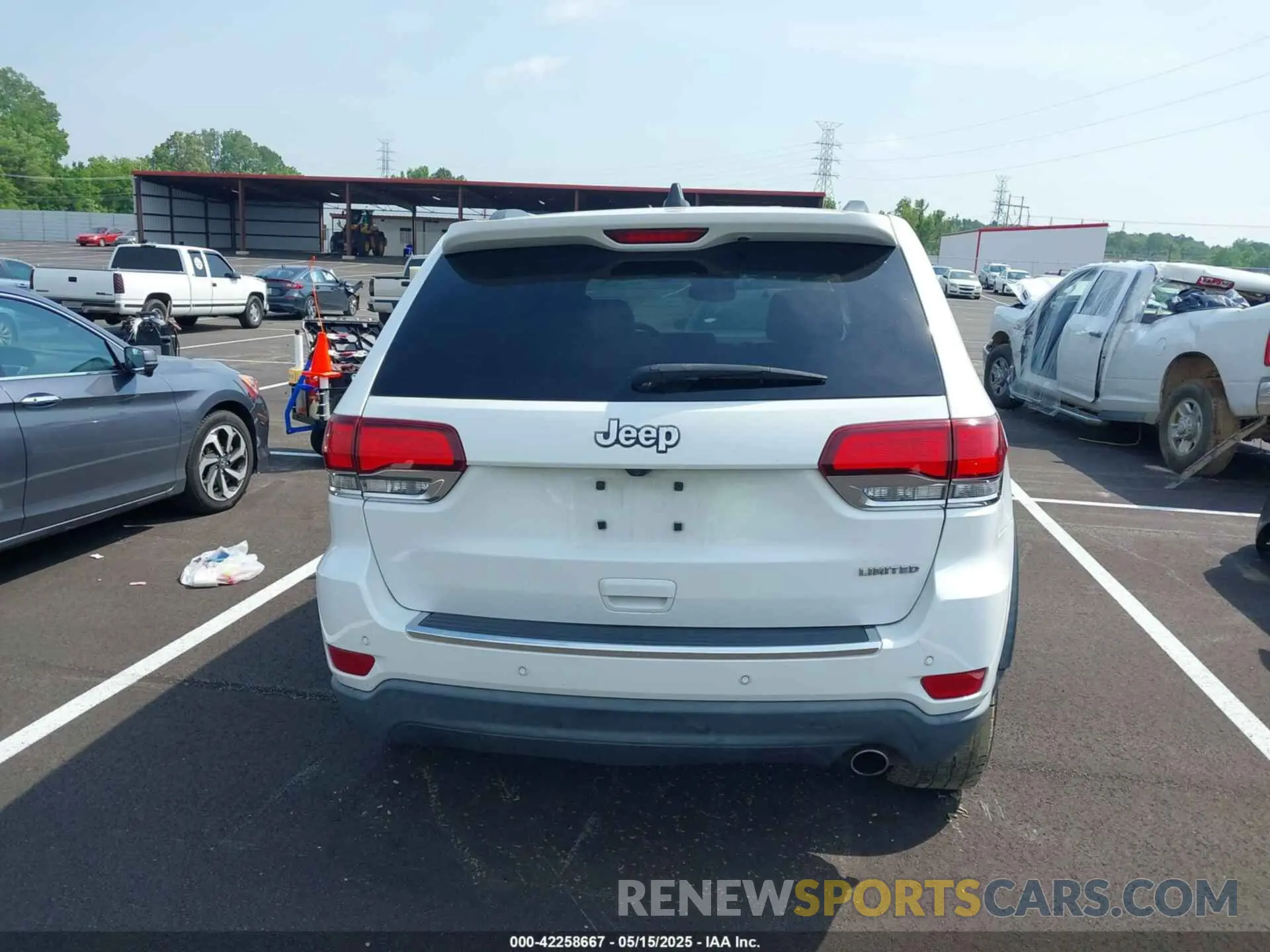 15 Photograph of a damaged car 1C4RJEBG5LC295384 JEEP GRAND CHEROKEE 2020