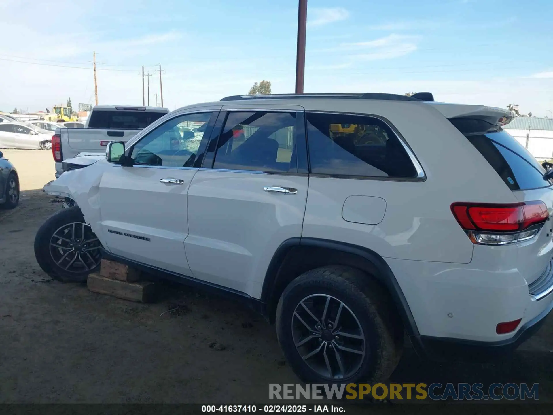 14 Photograph of a damaged car 1C4RJEBG6LC245478 JEEP GRAND CHEROKEE 2020