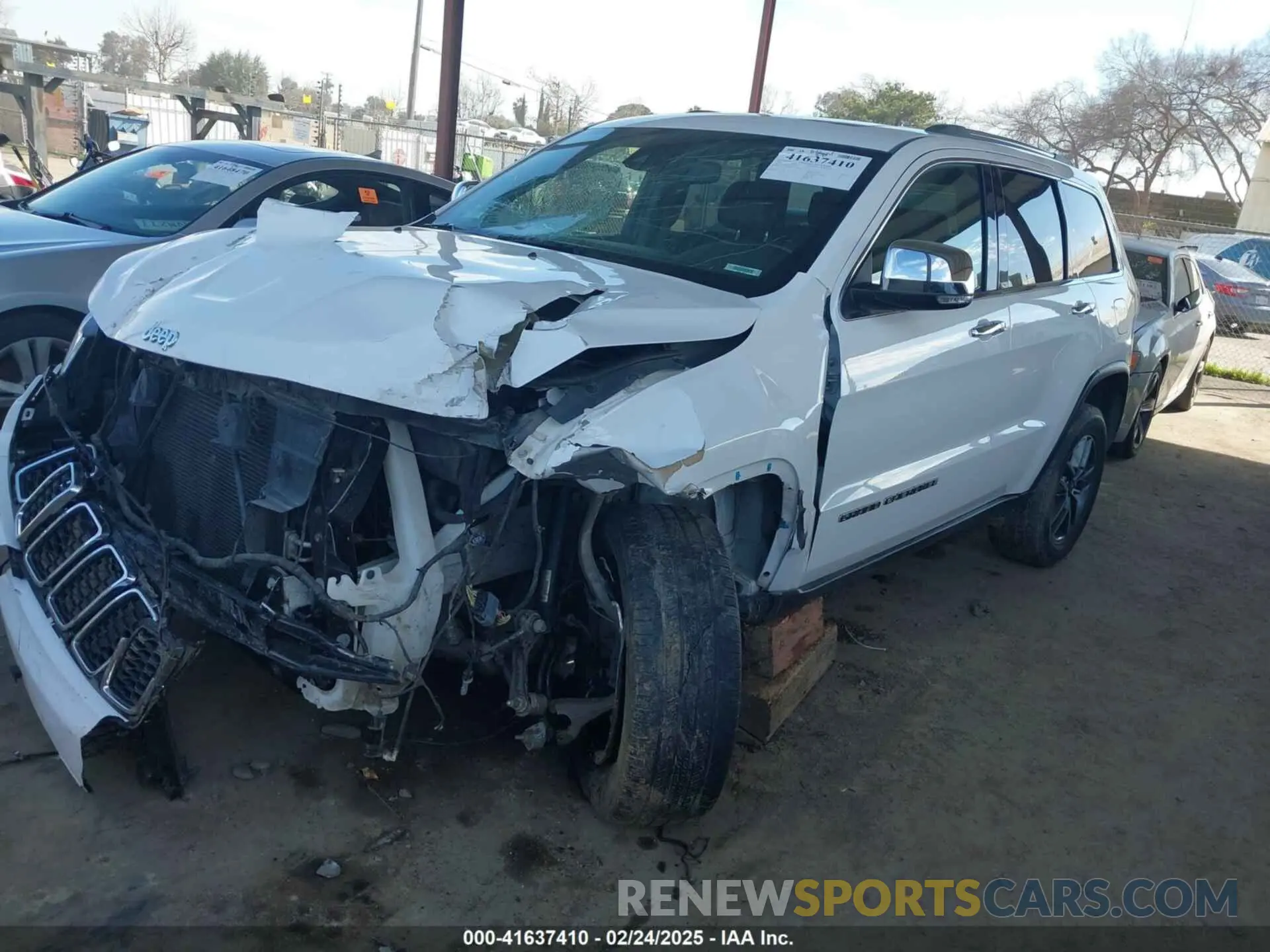 2 Photograph of a damaged car 1C4RJEBG6LC245478 JEEP GRAND CHEROKEE 2020