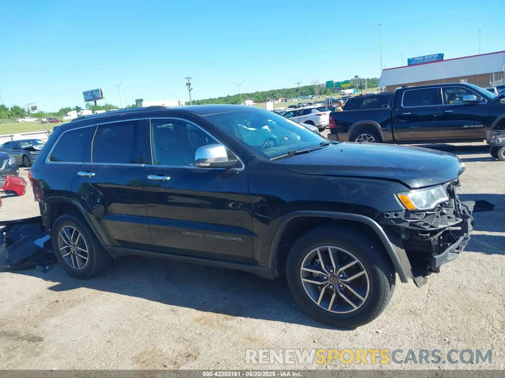 14 Photograph of a damaged car 1C4RJEBG8LC139999 JEEP GRAND CHEROKEE 2020