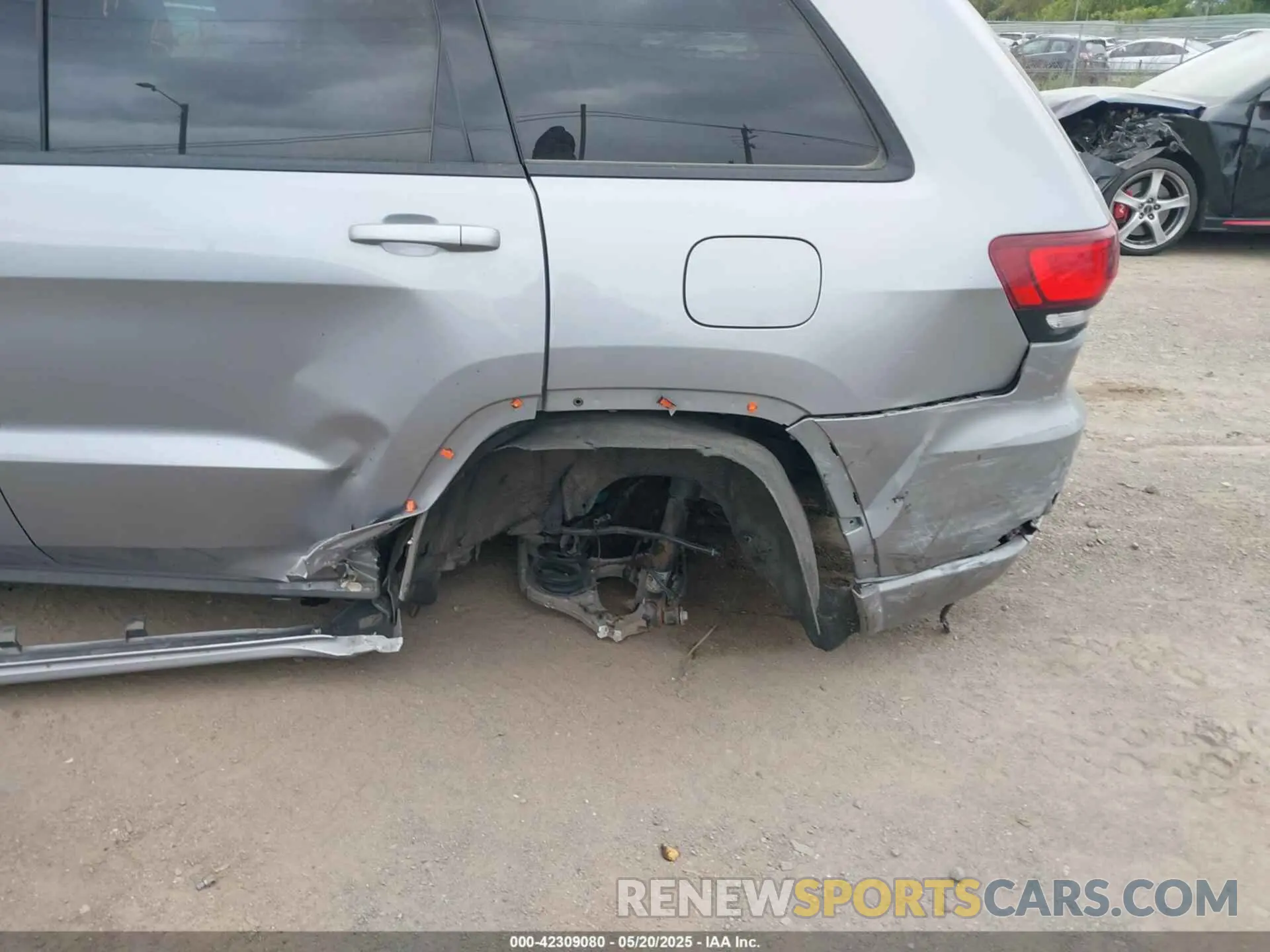 6 Photograph of a damaged car 1C4RJFAG0LC240722 JEEP GRAND CHEROKEE 2020