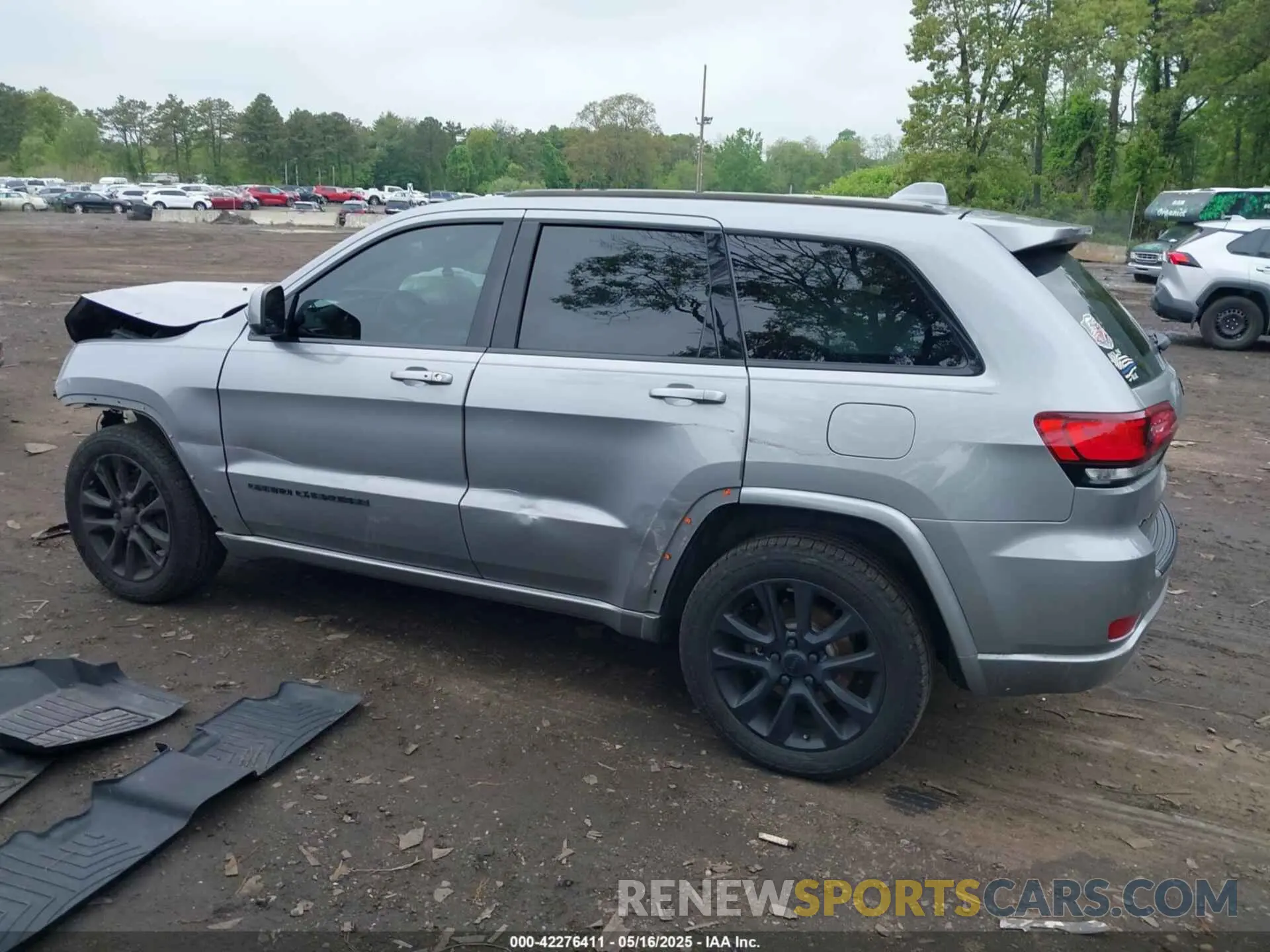 14 Photograph of a damaged car 1C4RJFAG3LC199485 JEEP GRAND CHEROKEE 2020