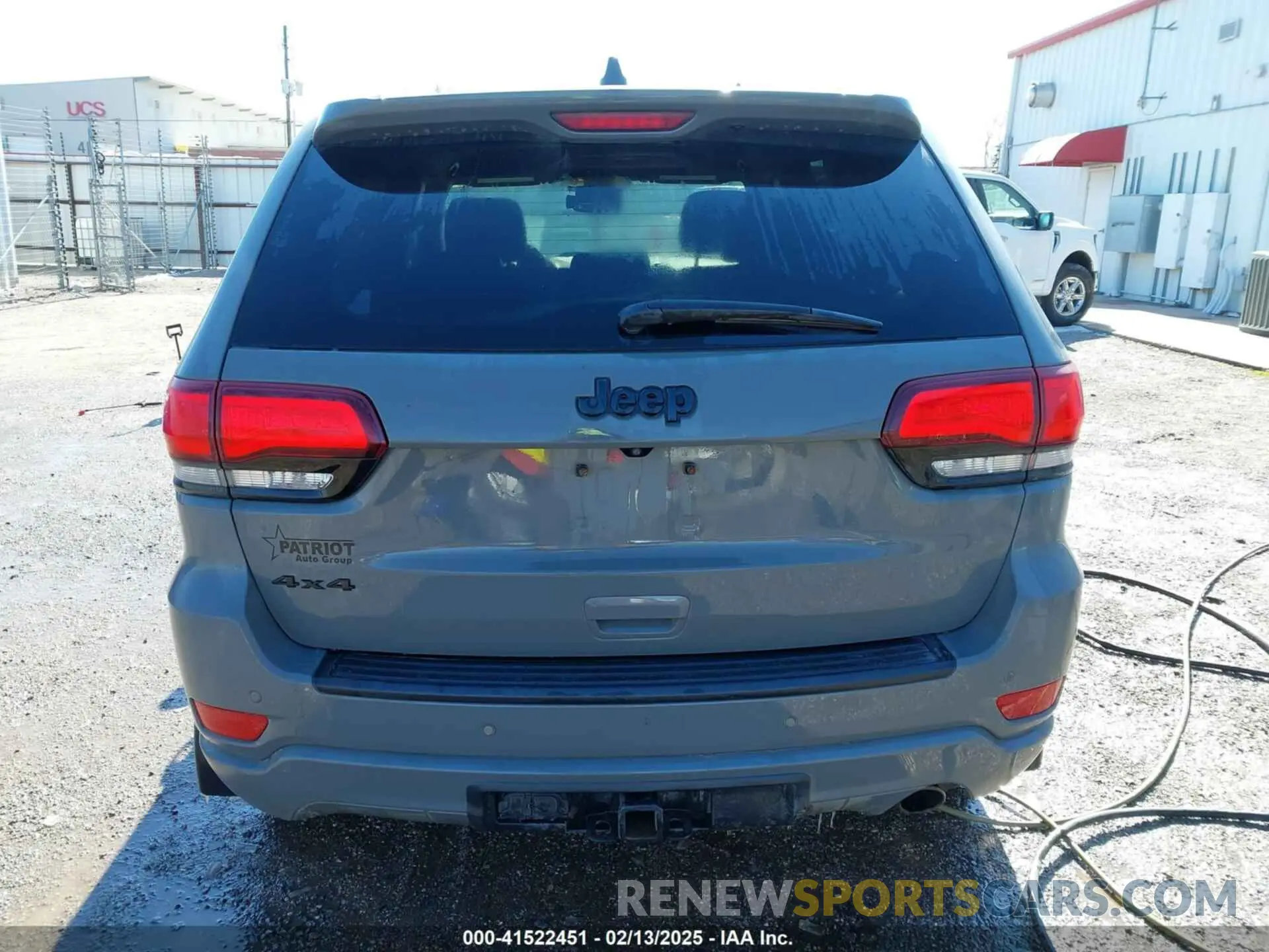 17 Photograph of a damaged car 1C4RJFAG3LC376021 JEEP GRAND CHEROKEE 2020