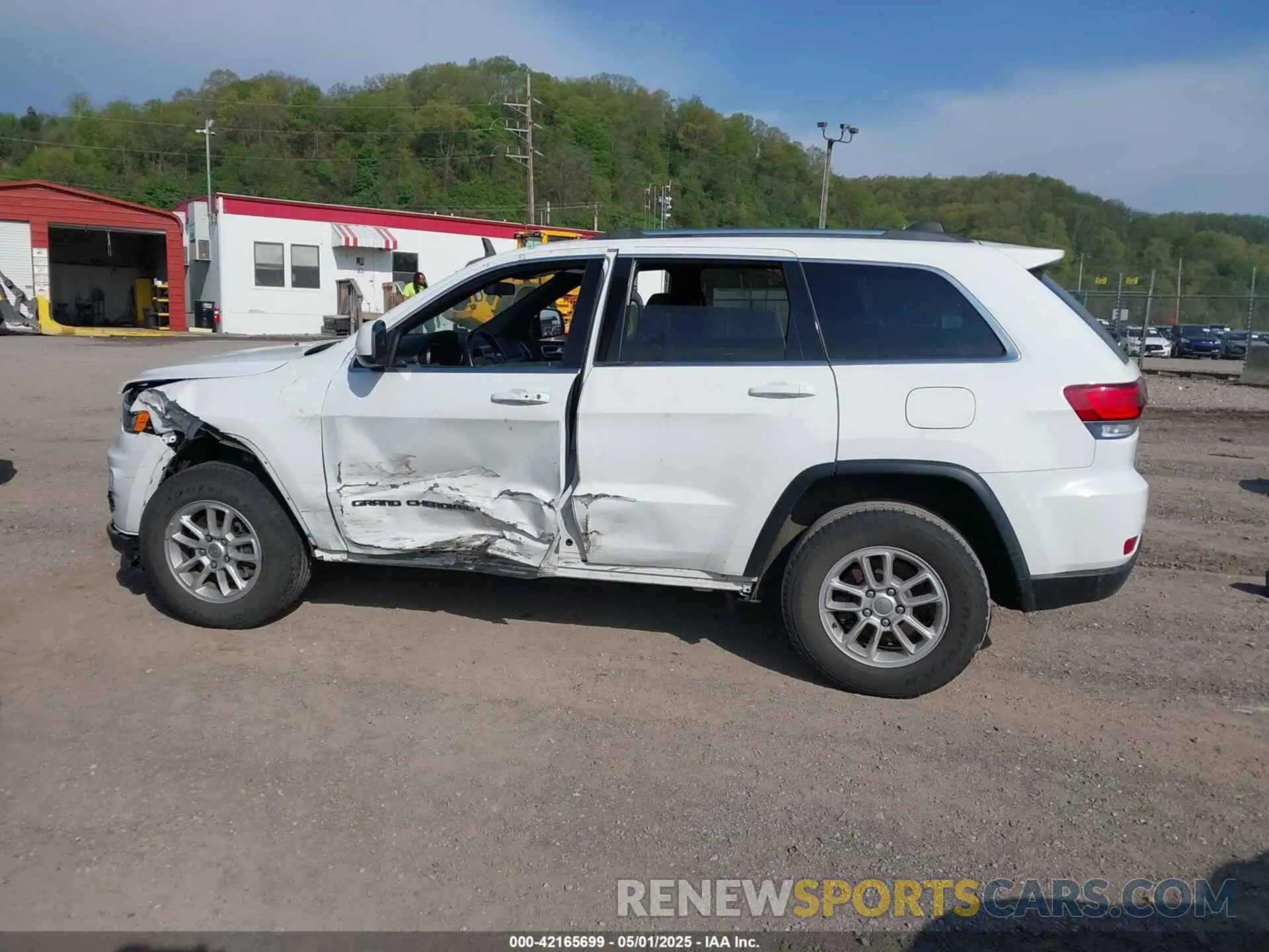 15 Photograph of a damaged car 1C4RJFAG4LC101676 JEEP GRAND CHEROKEE 2020