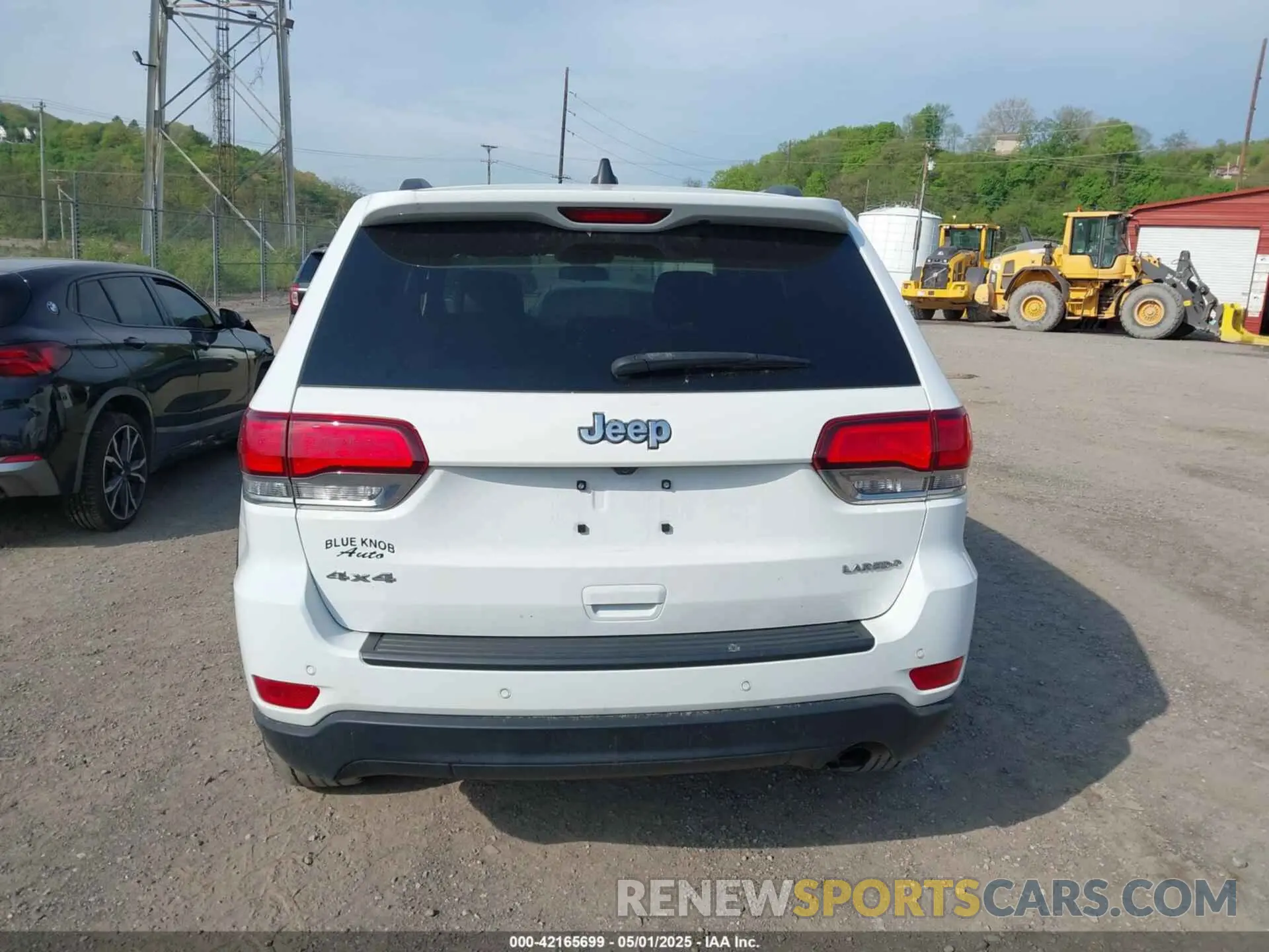 17 Photograph of a damaged car 1C4RJFAG4LC101676 JEEP GRAND CHEROKEE 2020