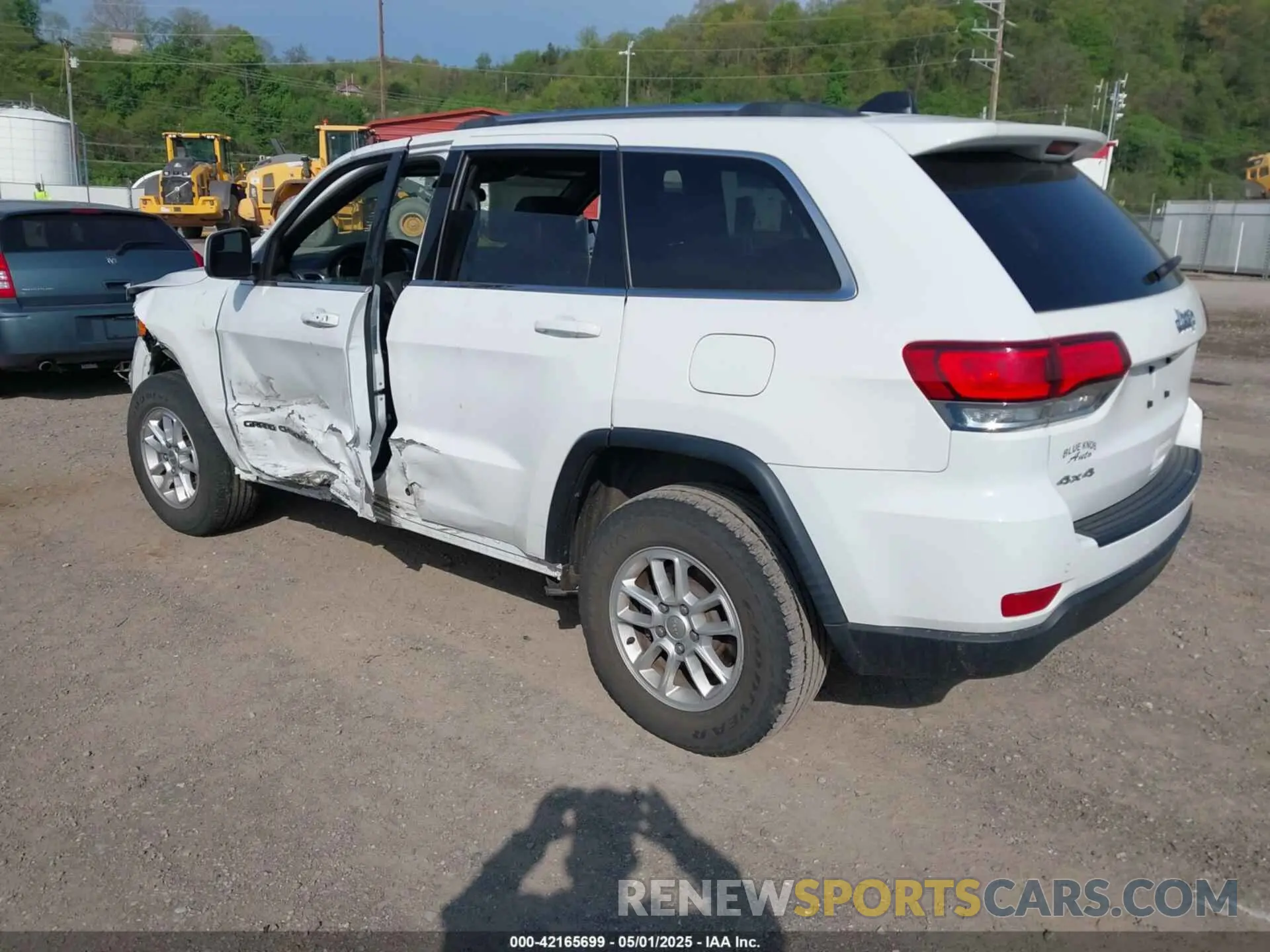 3 Photograph of a damaged car 1C4RJFAG4LC101676 JEEP GRAND CHEROKEE 2020